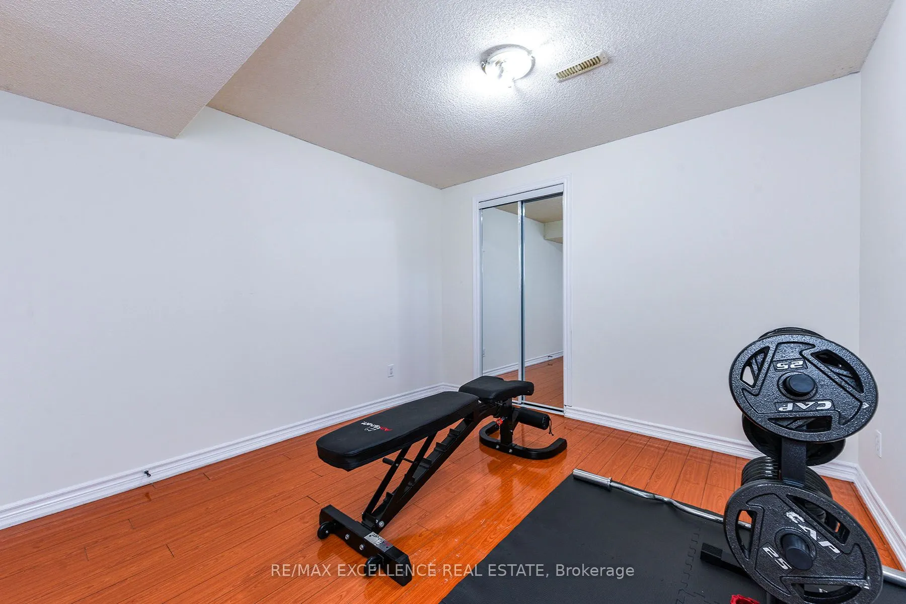 1 Fairwood Circle