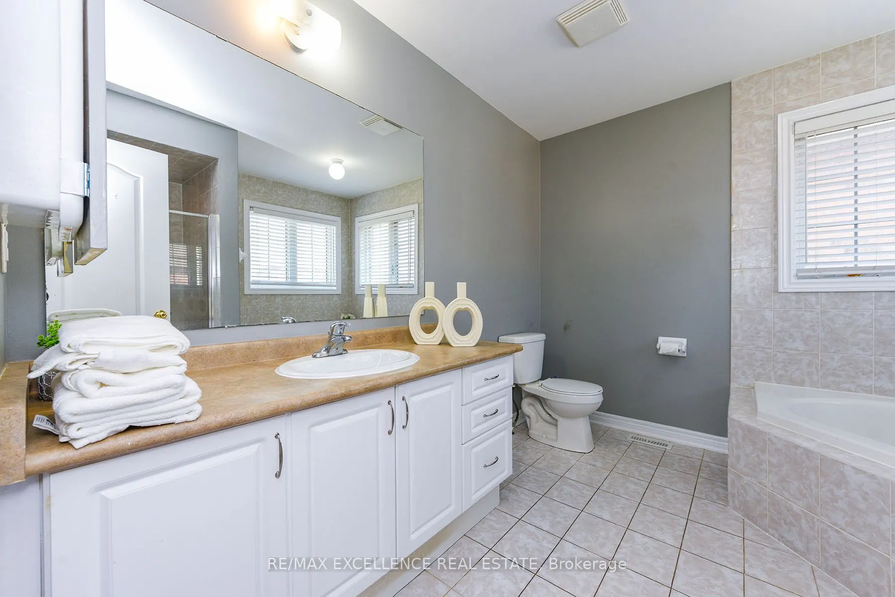 1 Fairwood Circle