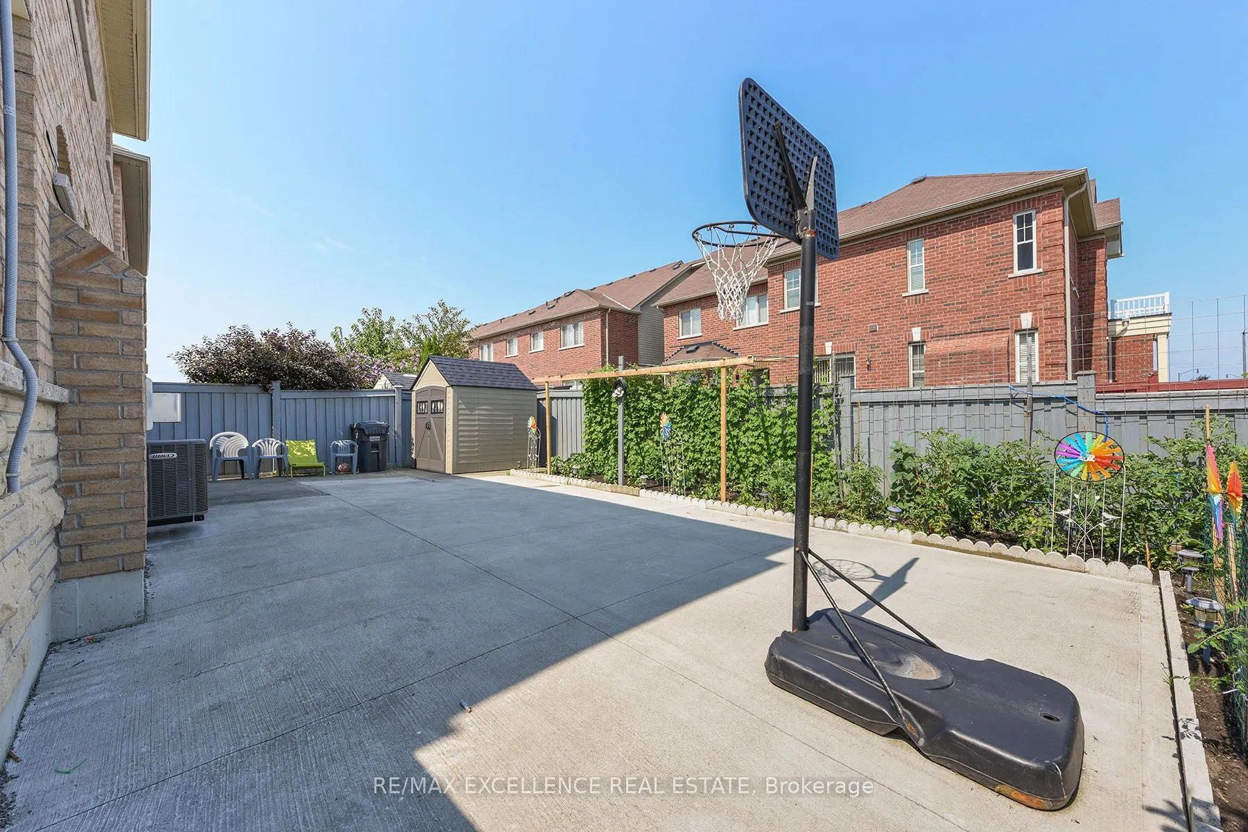 1 Fairwood Circle