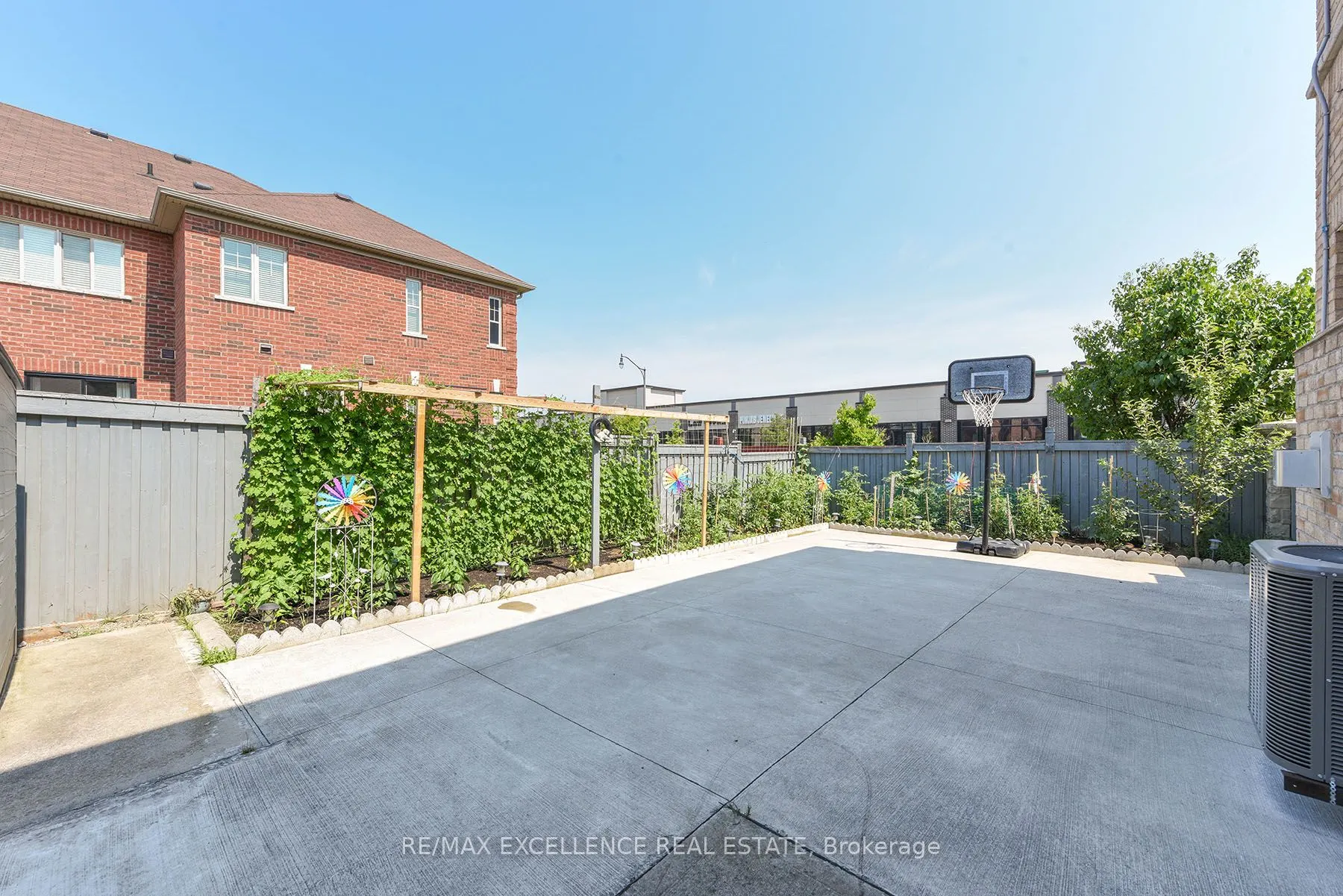 1 Fairwood Circle