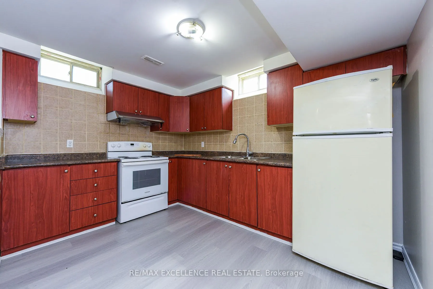 1 Fairwood Circle