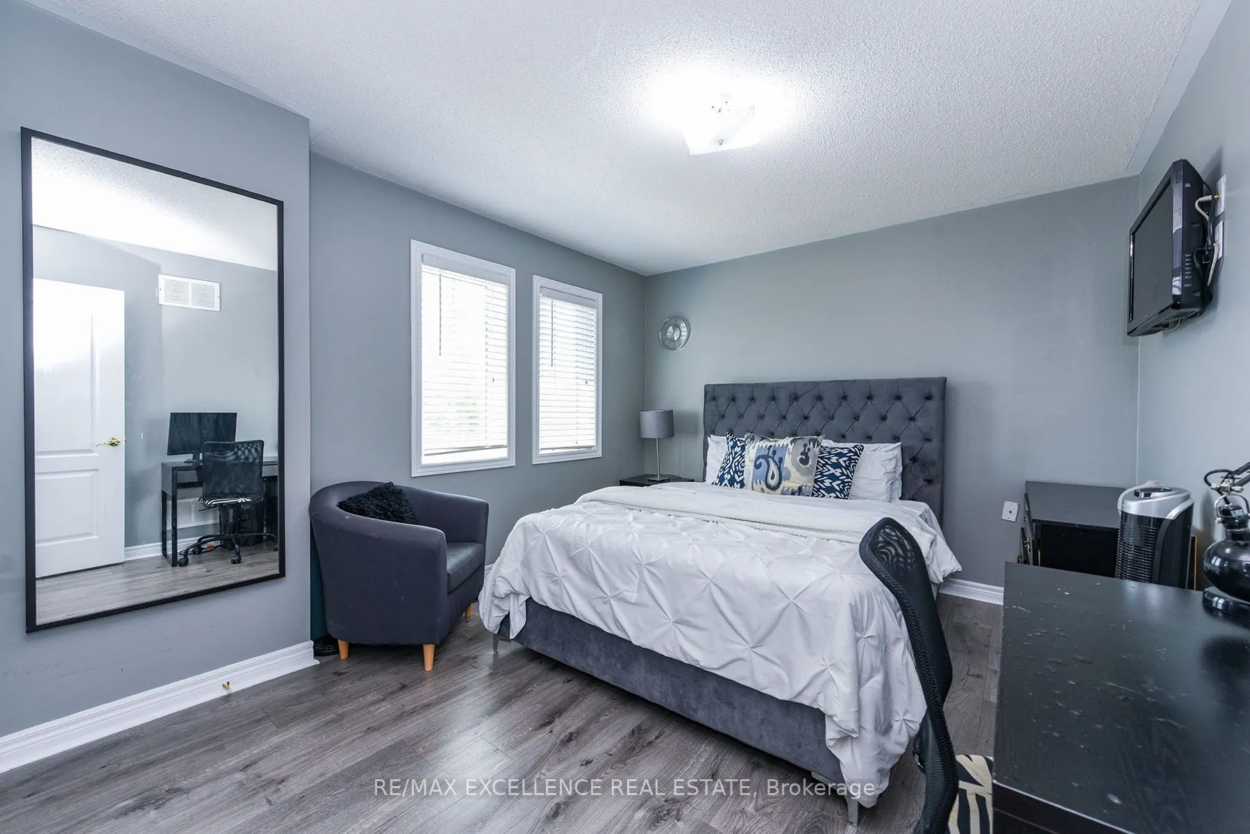 1 Fairwood Circle