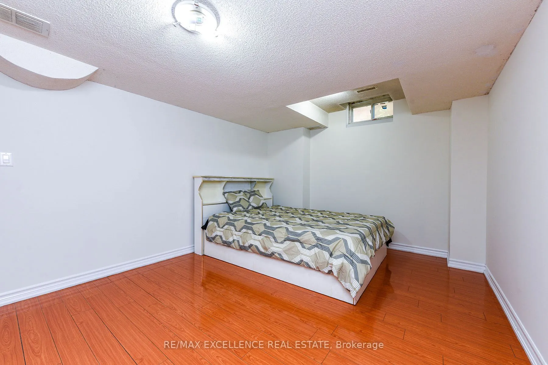 1 Fairwood Circle