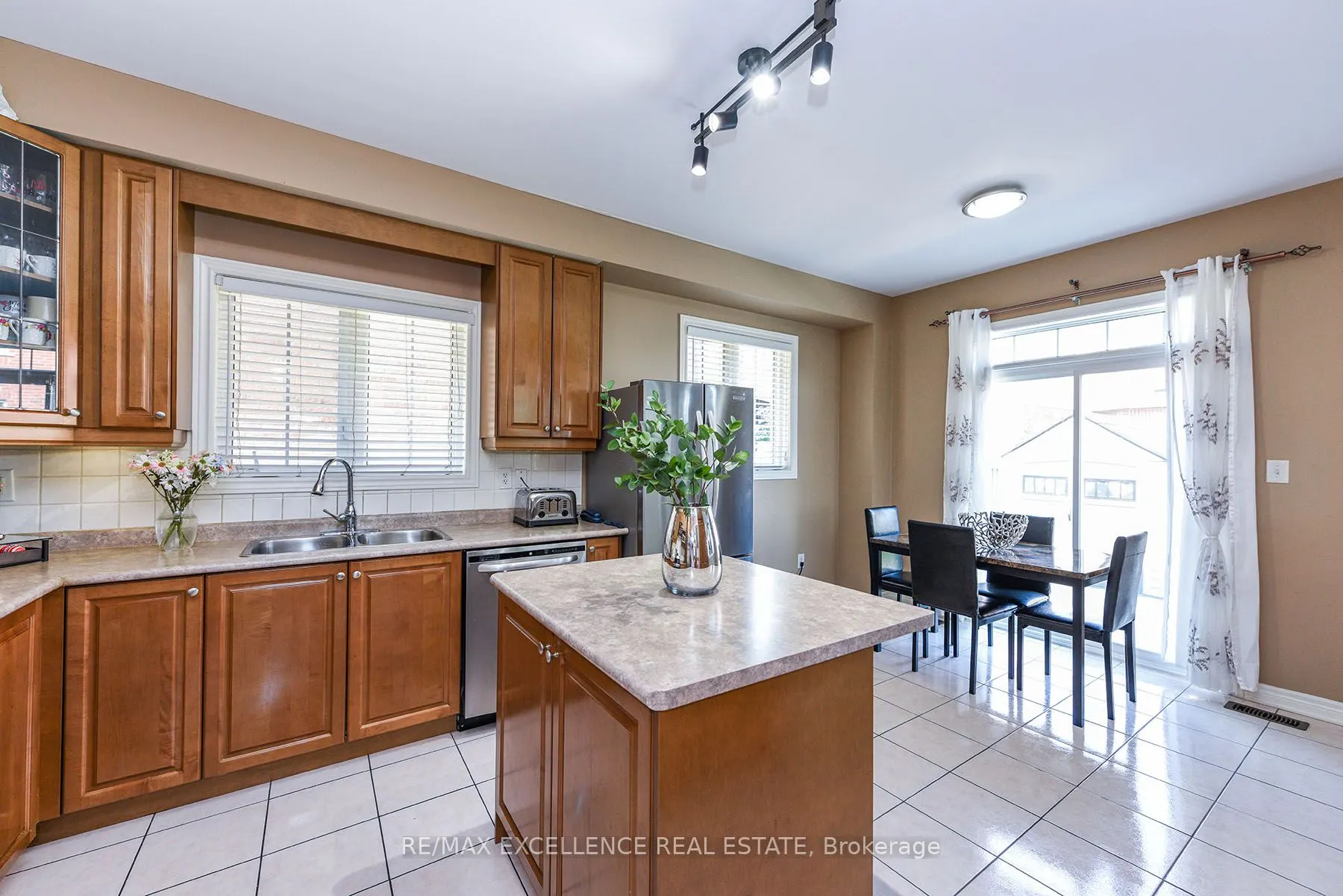 1 Fairwood Circle