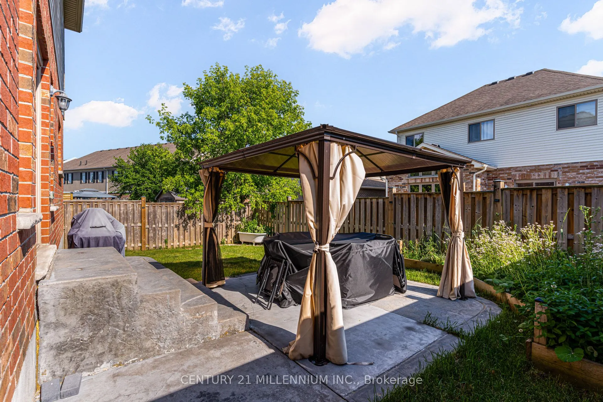 82 Wardlaw Avenue