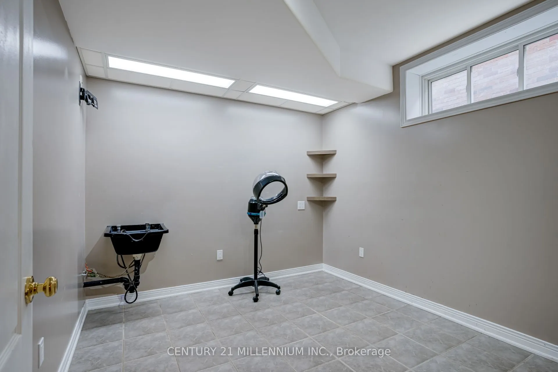 82 Wardlaw Avenue
