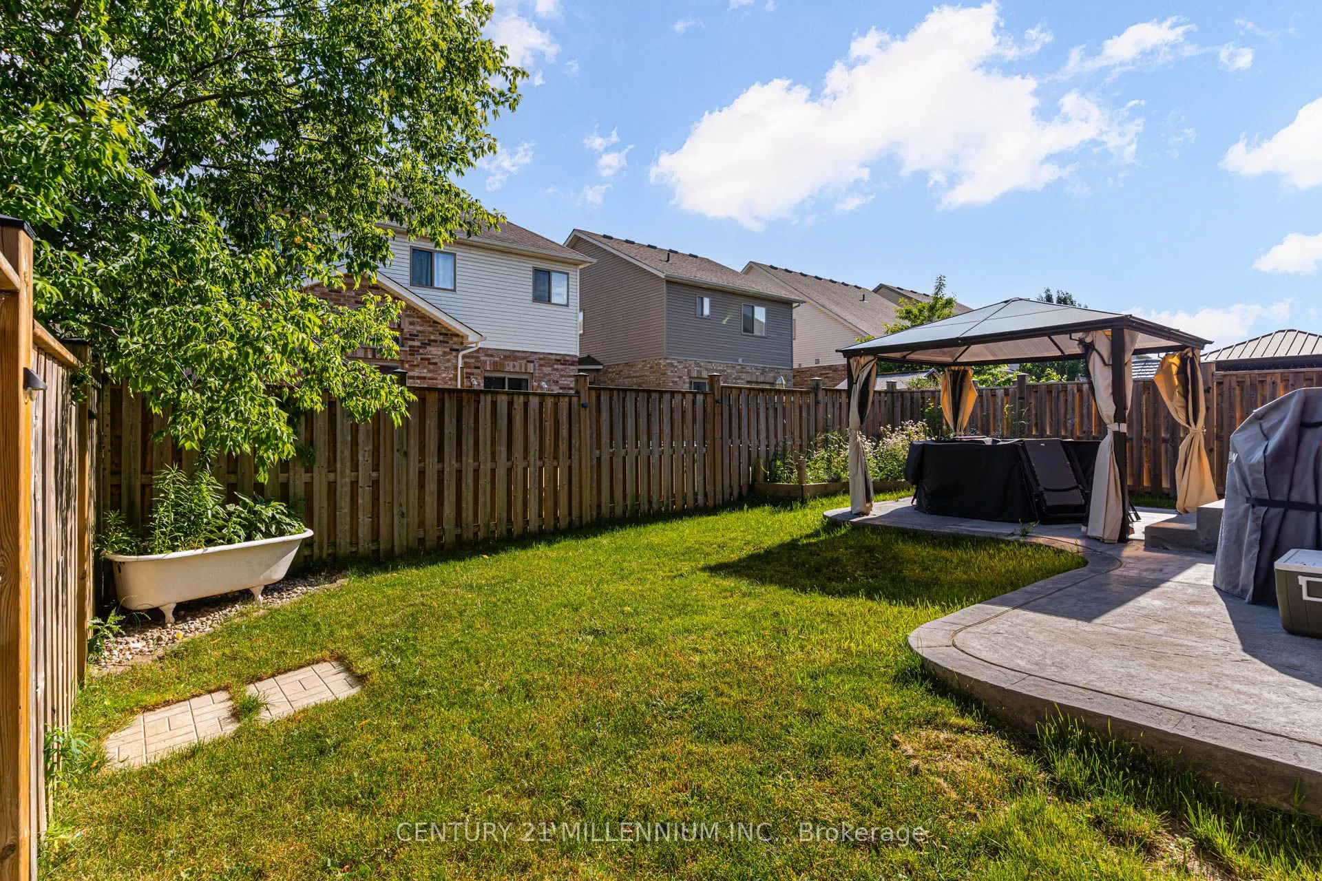 82 Wardlaw Avenue