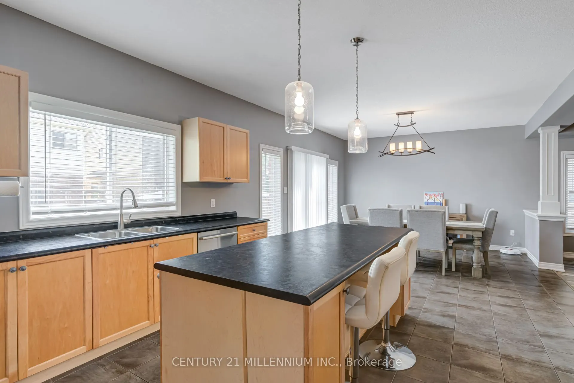 82 Wardlaw Avenue