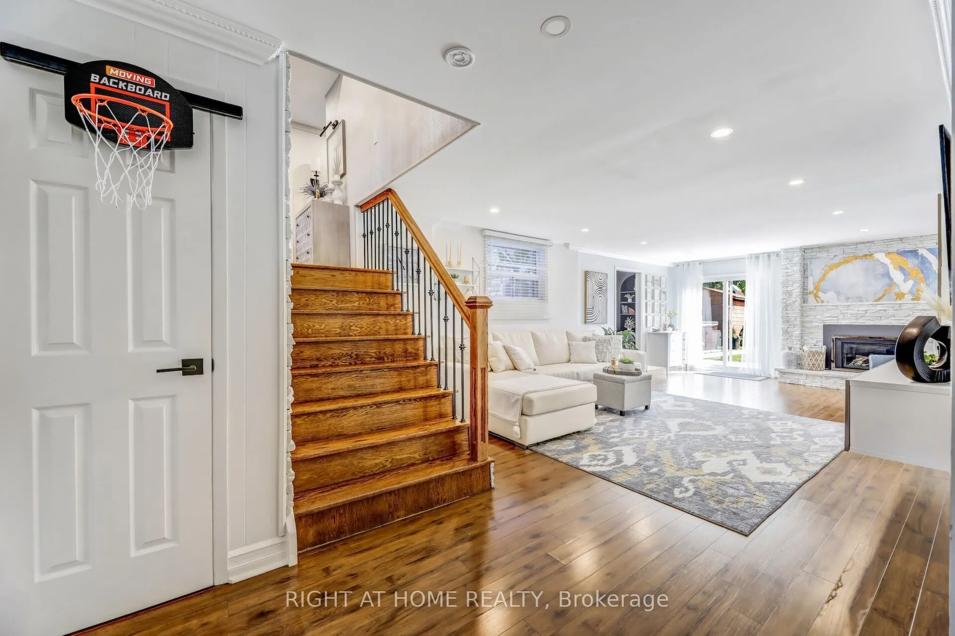 2837 Kingsberry Crescent
