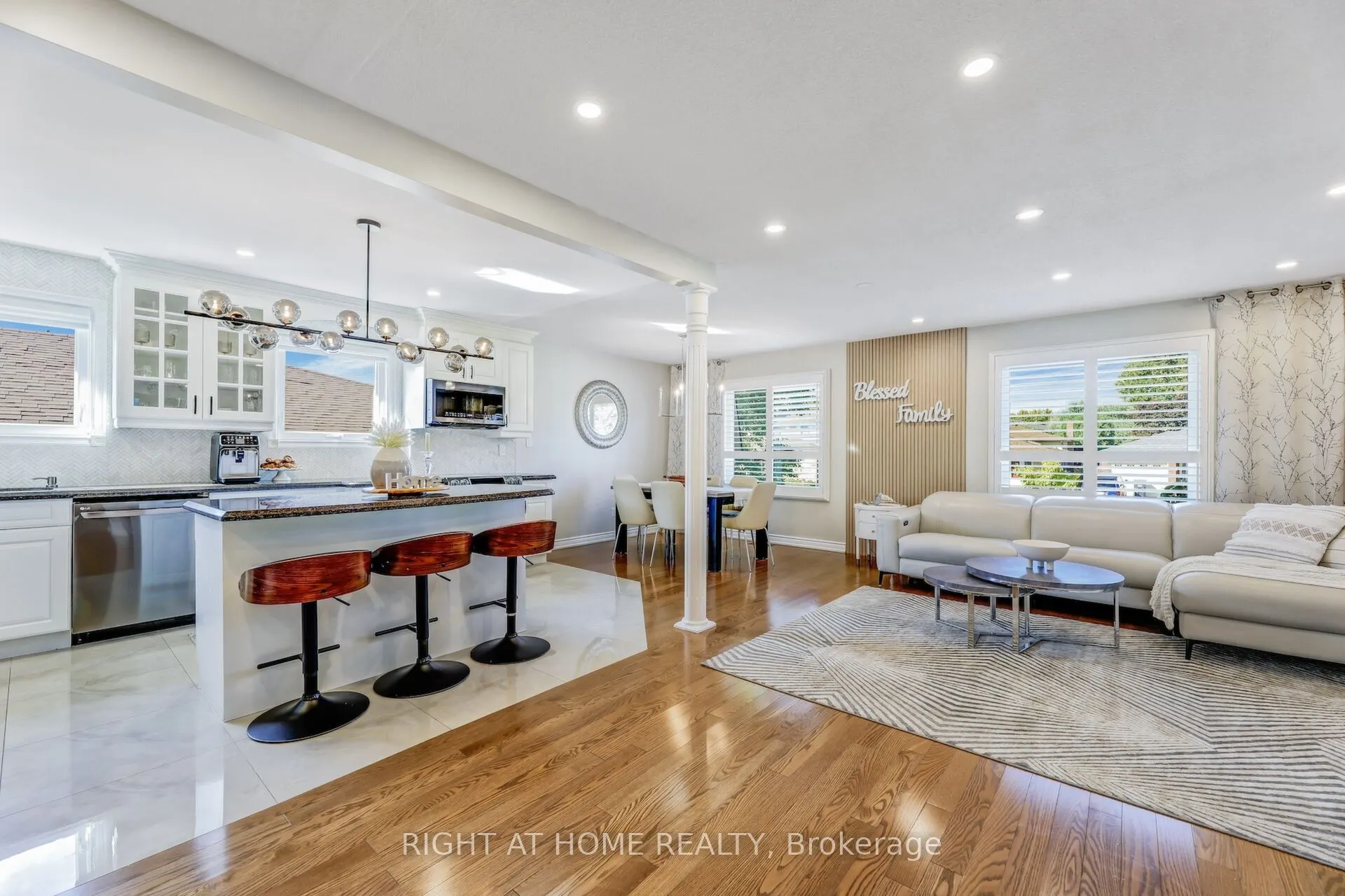 2837 Kingsberry Crescent