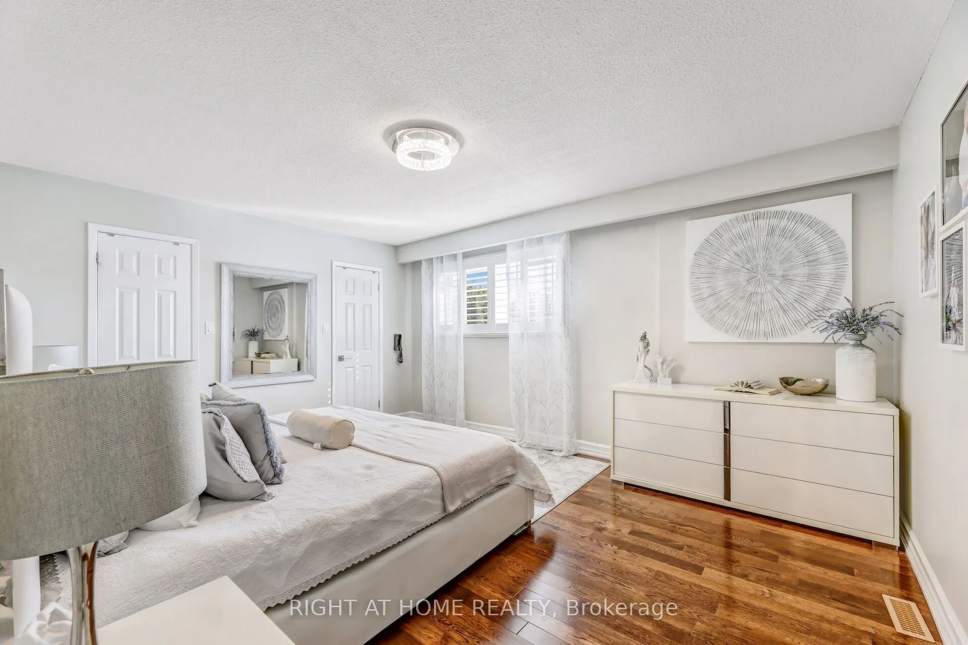 2837 Kingsberry Crescent