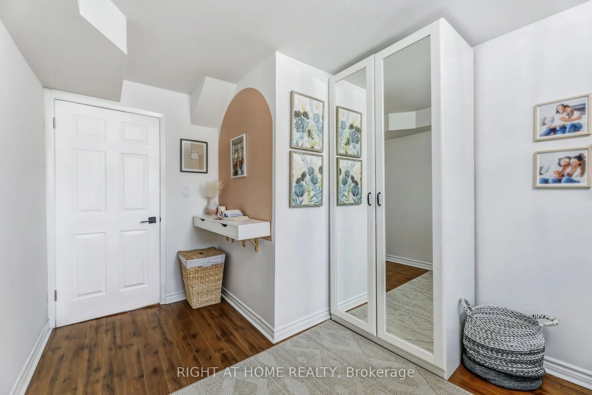 2837 Kingsberry Crescent
