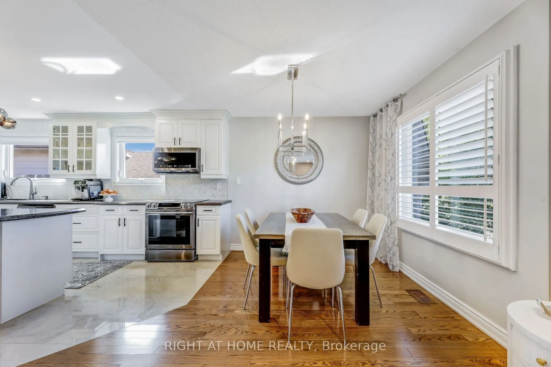 2837 Kingsberry Crescent