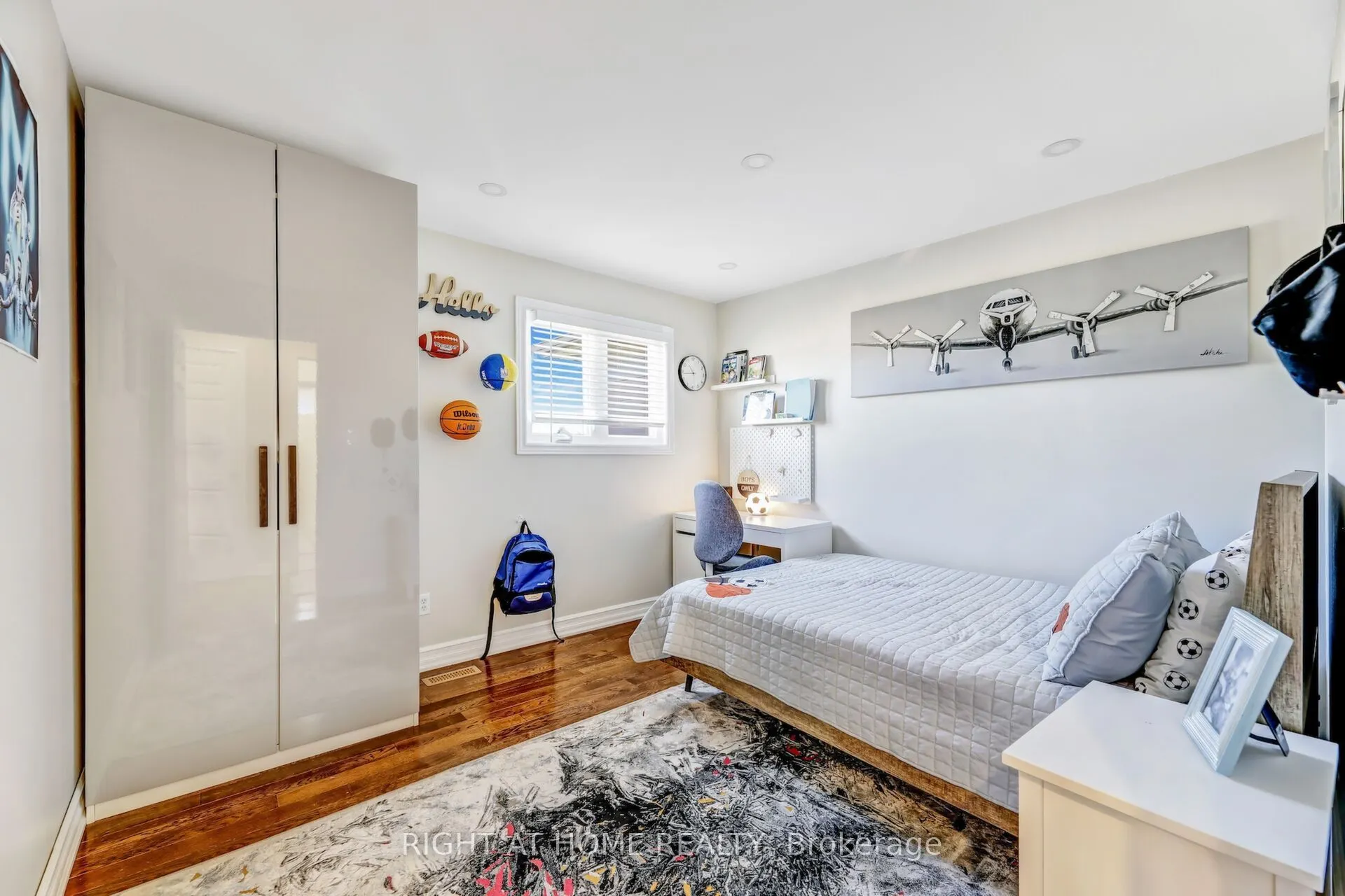 2837 Kingsberry Crescent