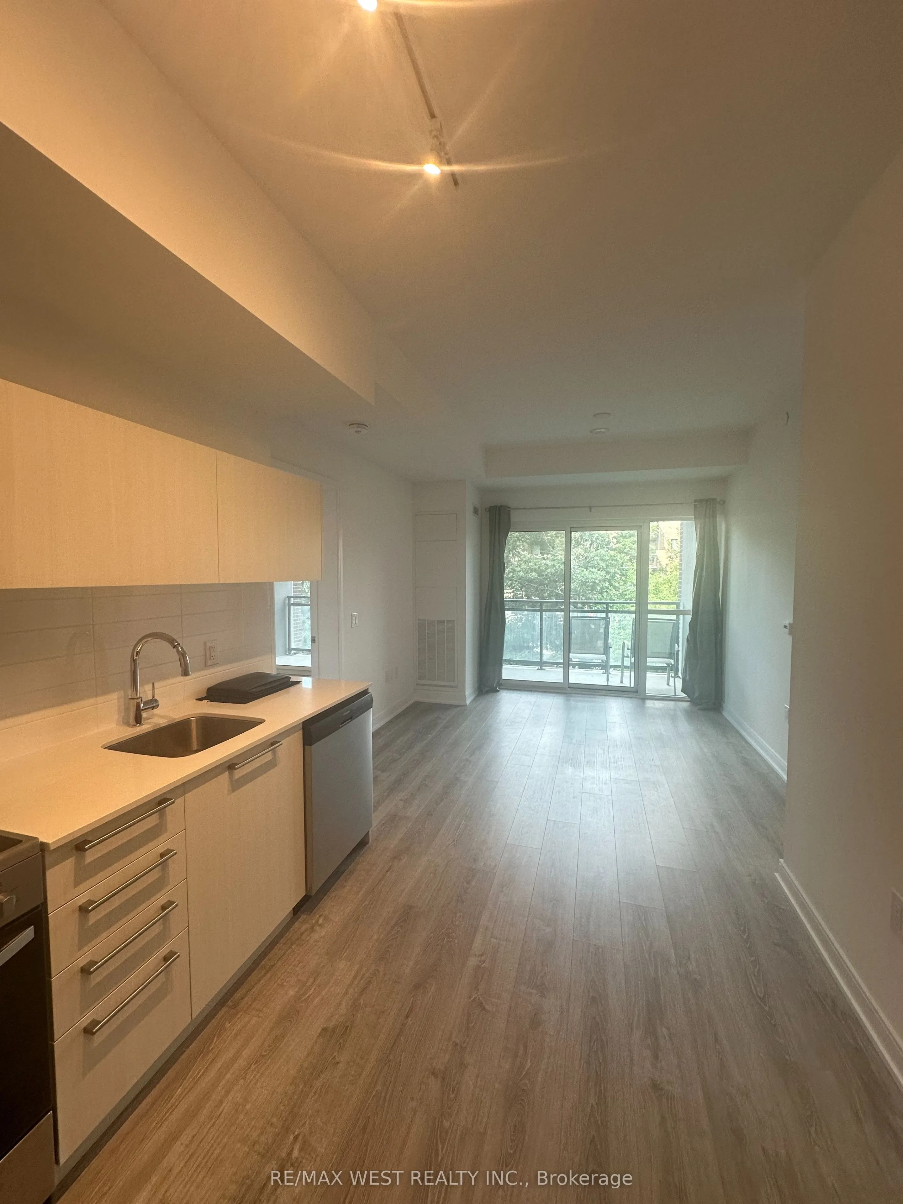 25 Neighbourhood Lane, #607