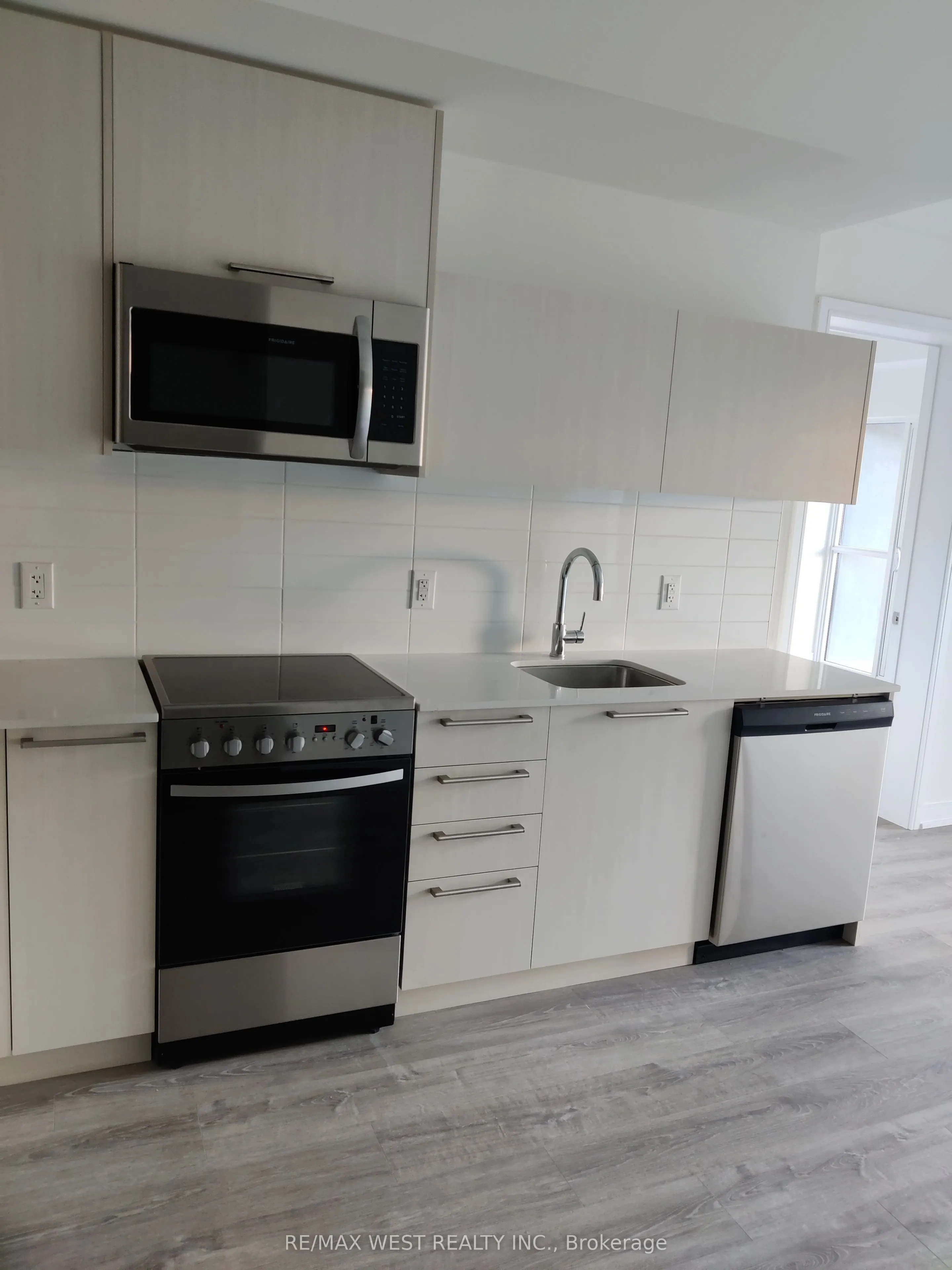 25 Neighbourhood Lane, #607