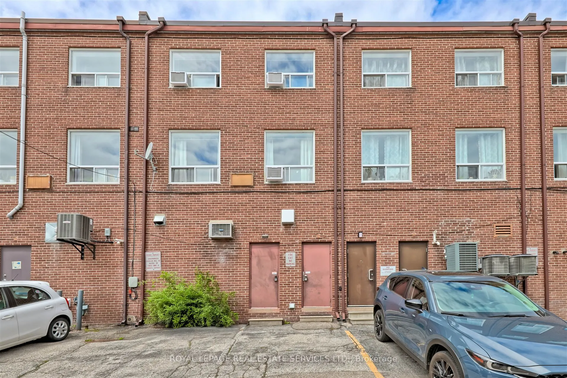 2875 Bloor Street W, #Back