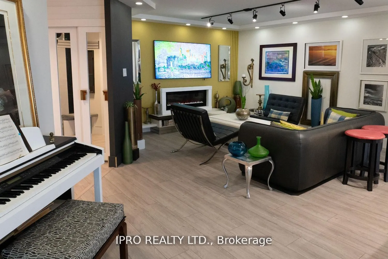 1300 Islington Avenue, #2403