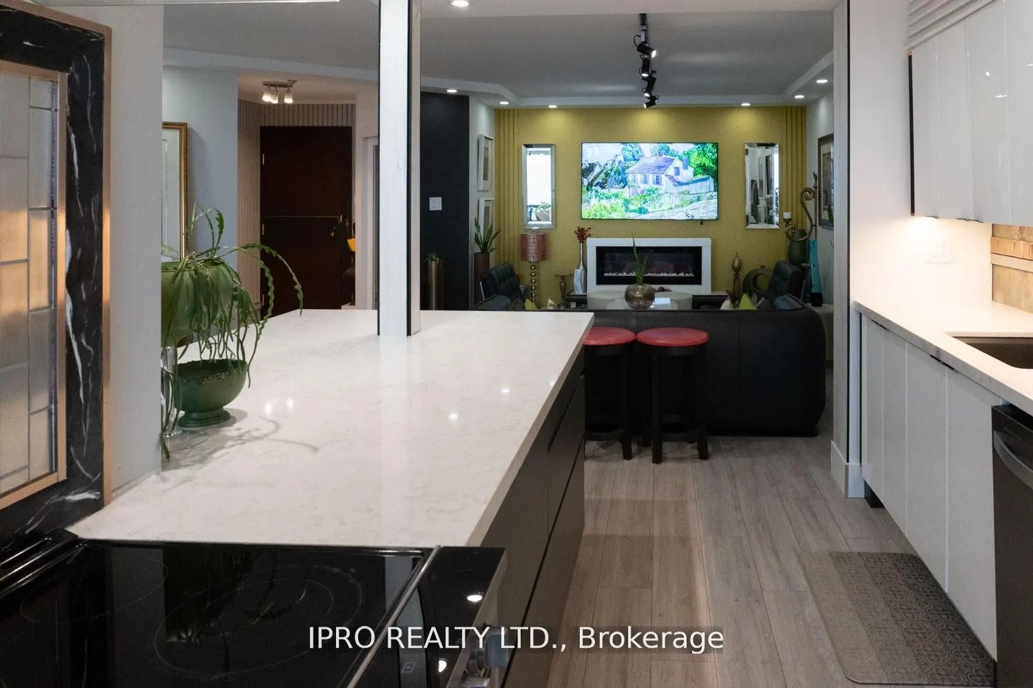 1300 Islington Avenue, #2403