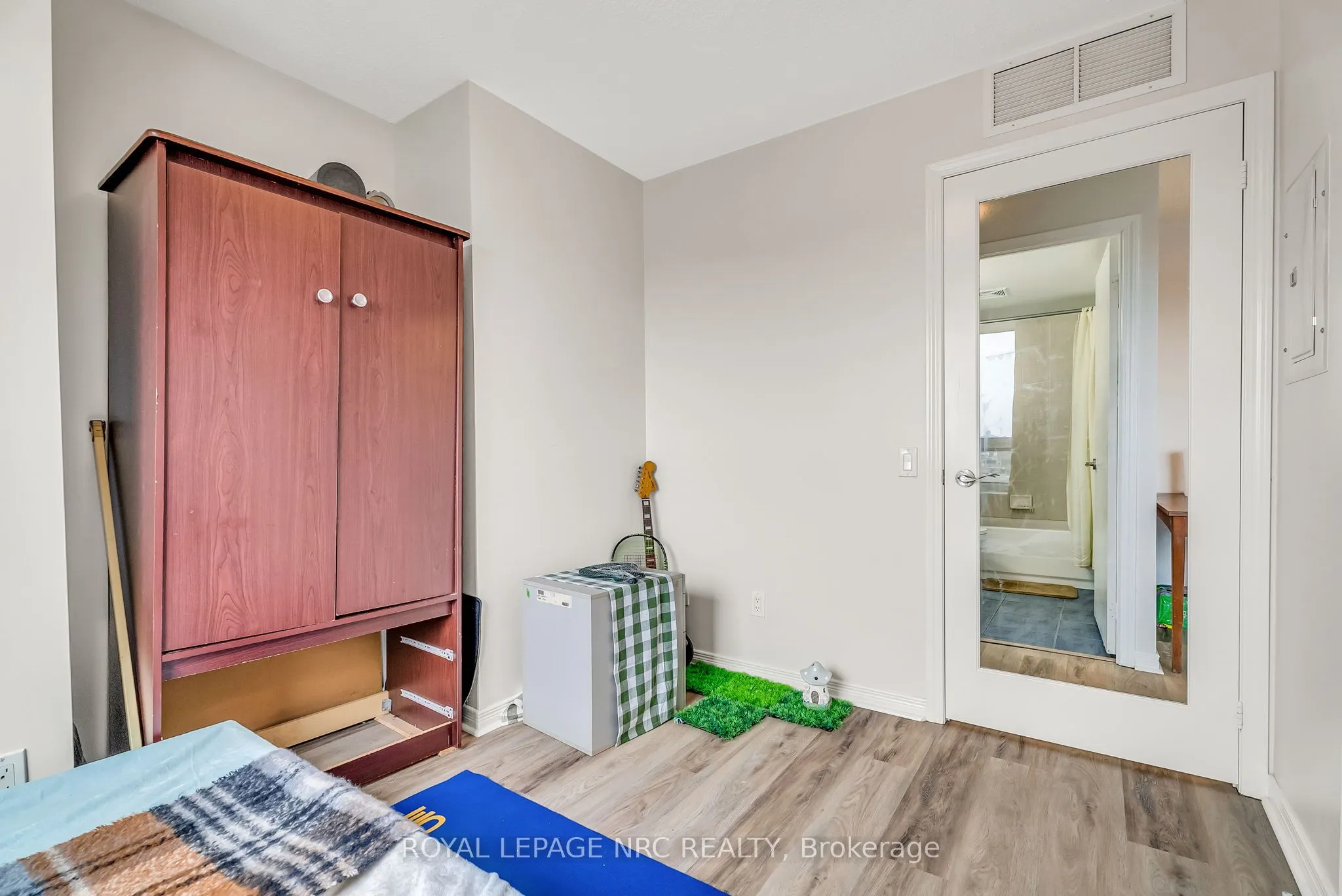 60 Heintzman Street, #933