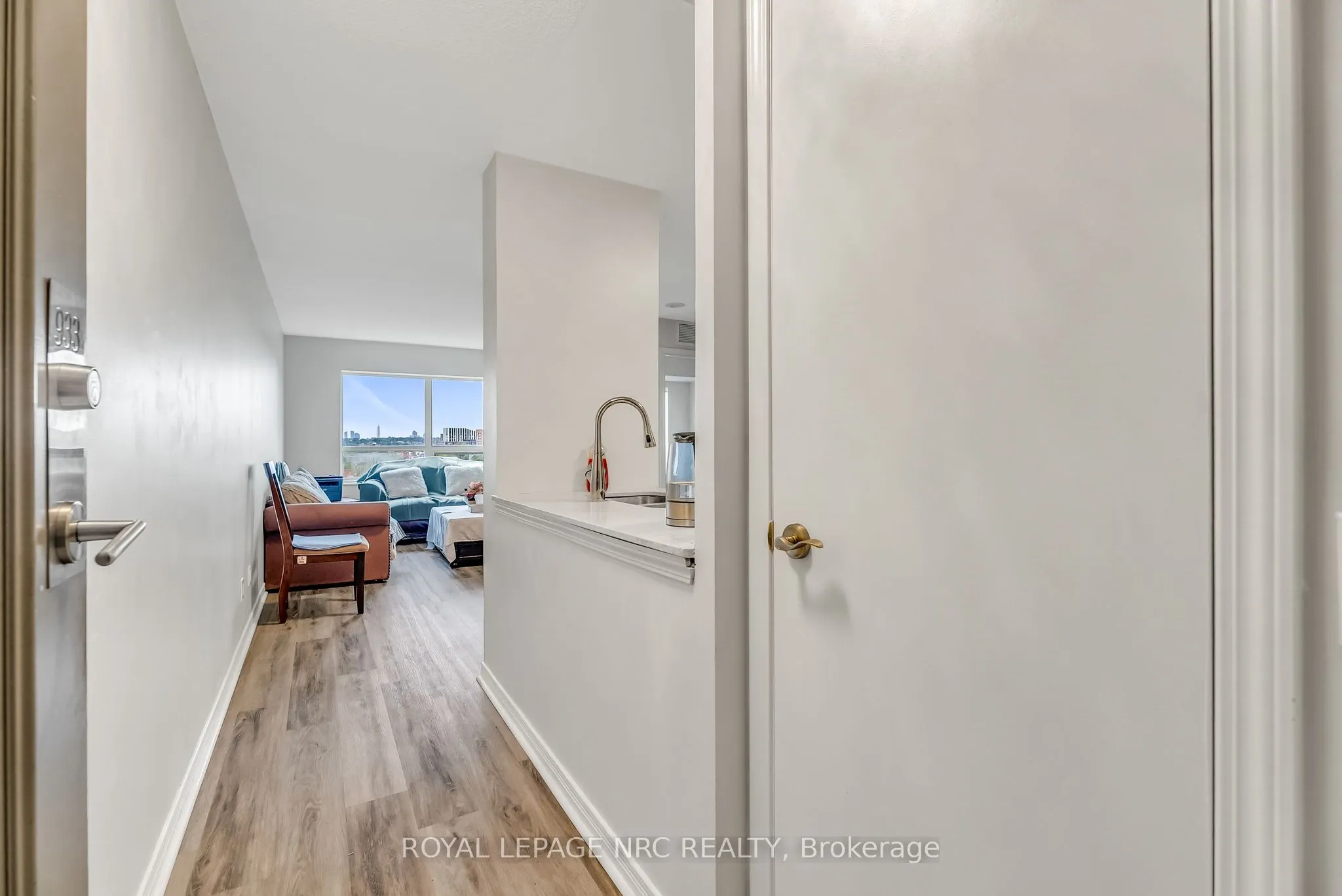 60 Heintzman Street, #933