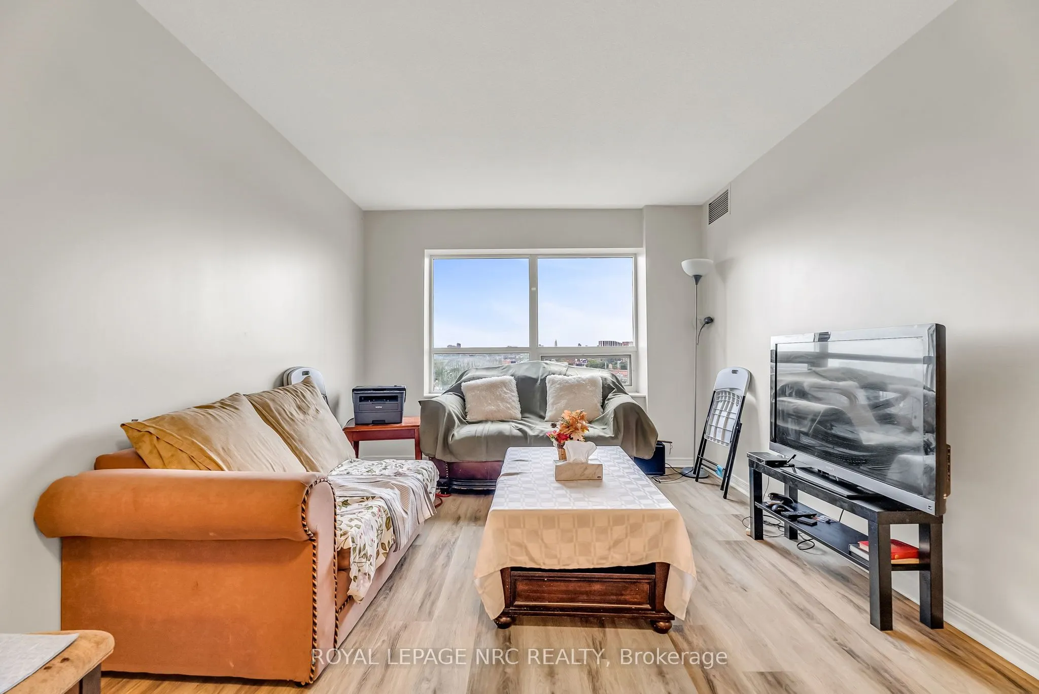 60 Heintzman Street, #933