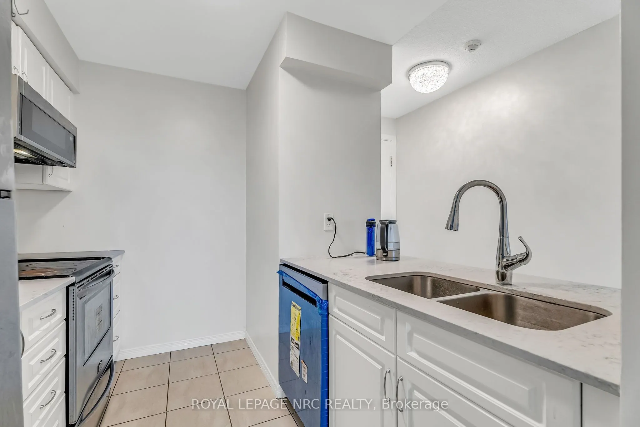 60 Heintzman Street, #933