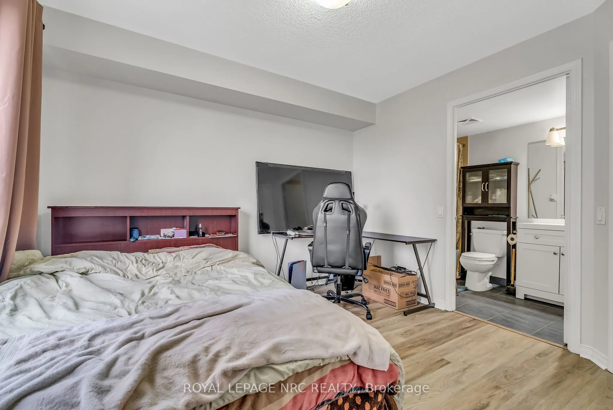 60 Heintzman Street, #933