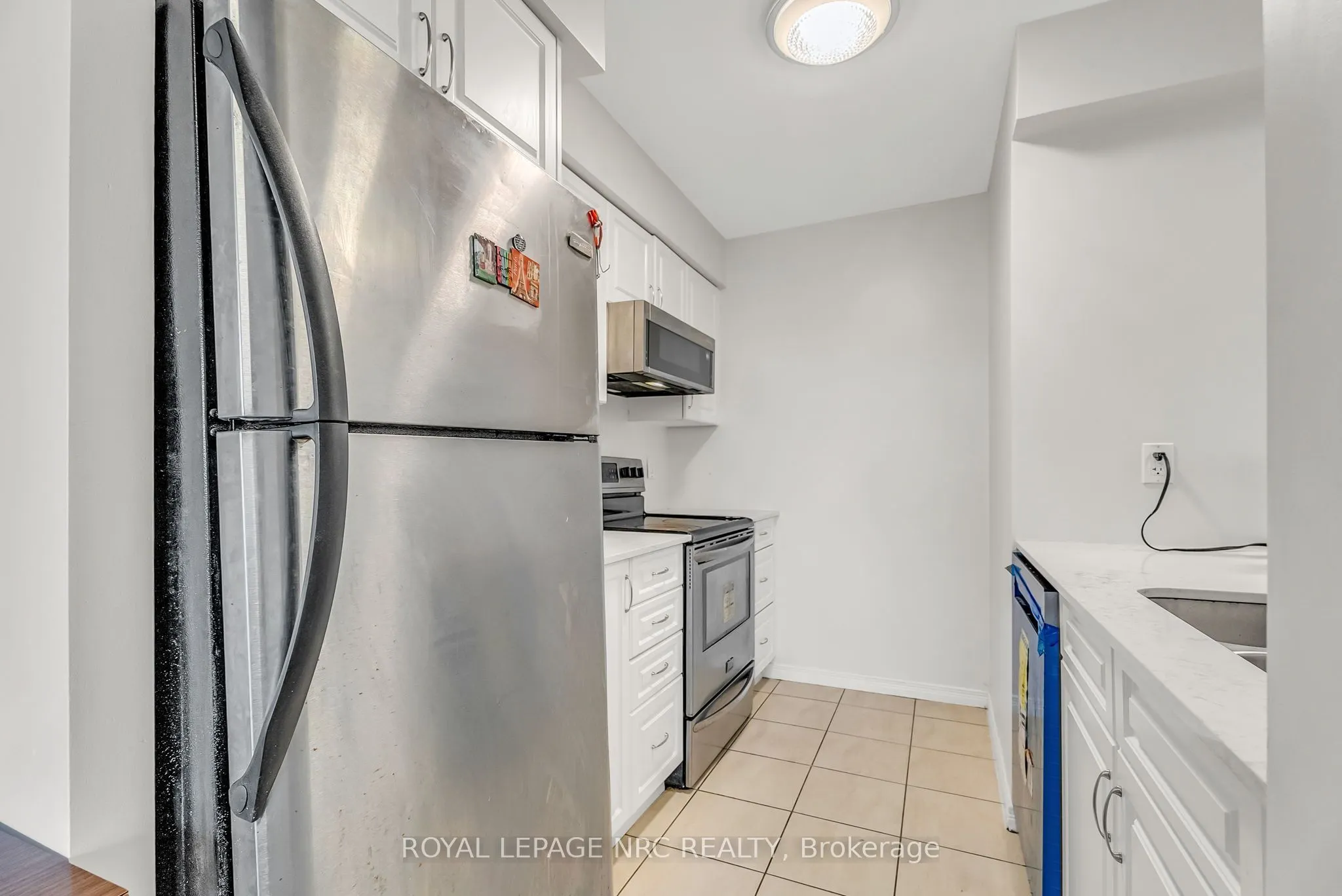 60 Heintzman Street, #933