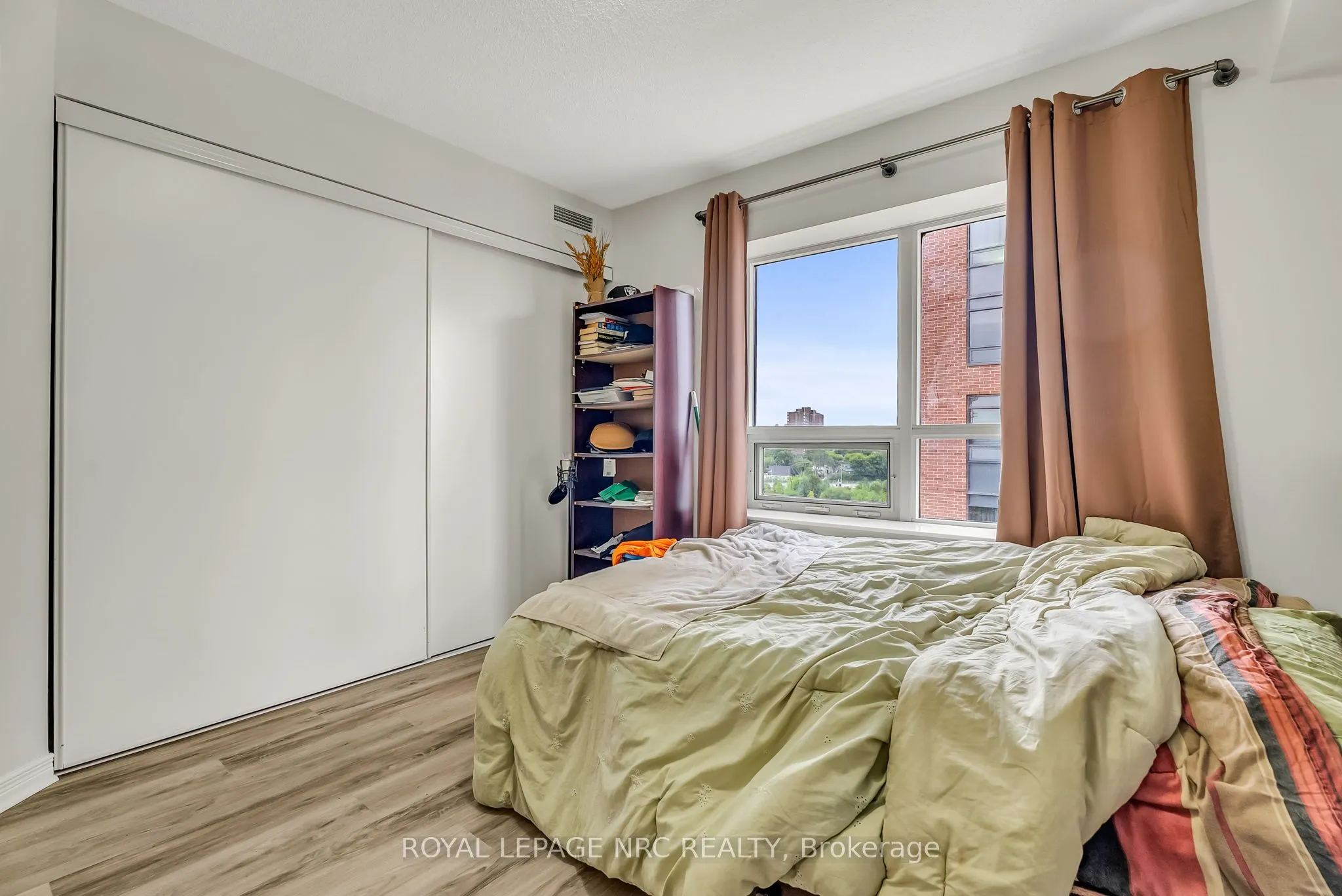 60 Heintzman Street, #933