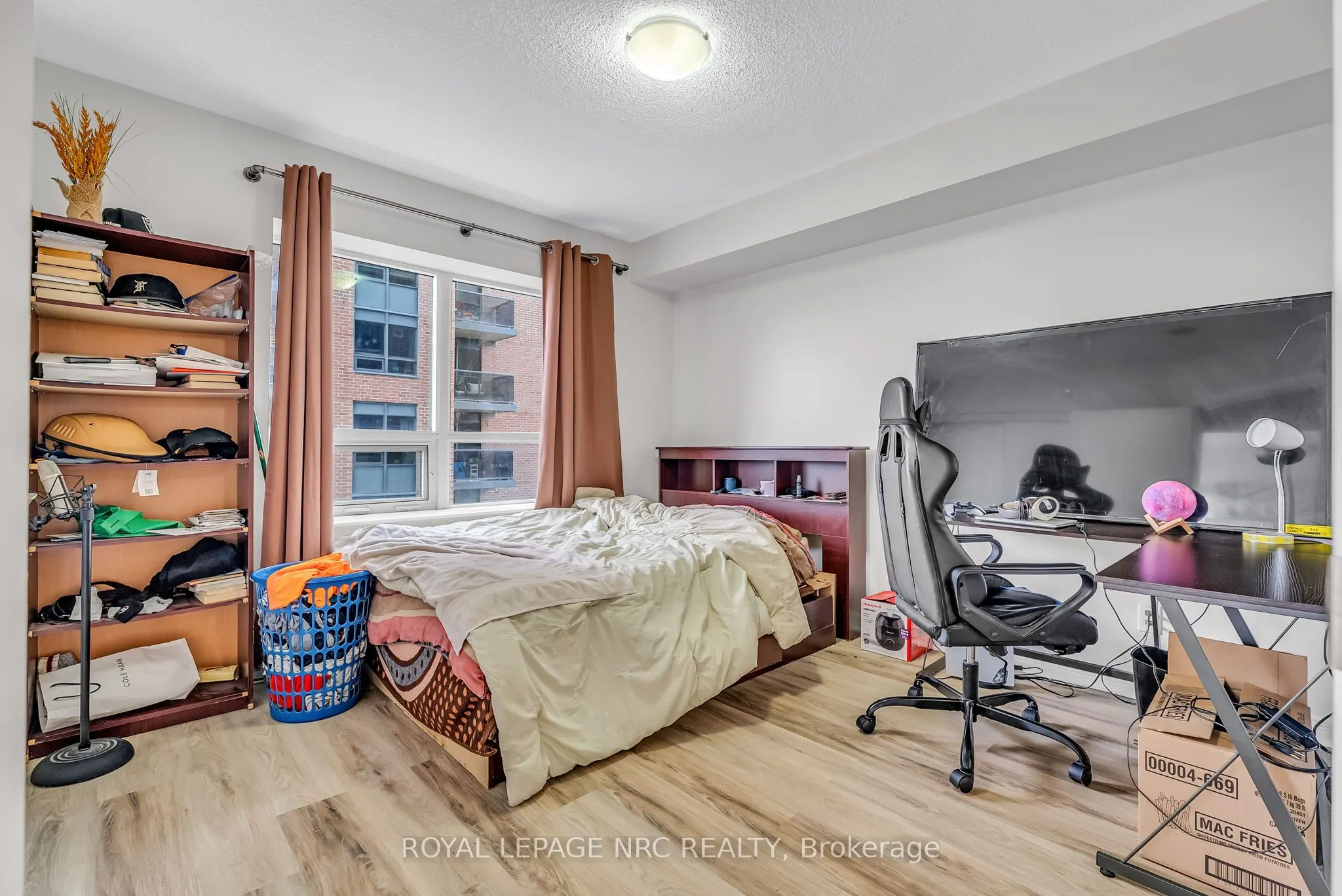 60 Heintzman Street, #933