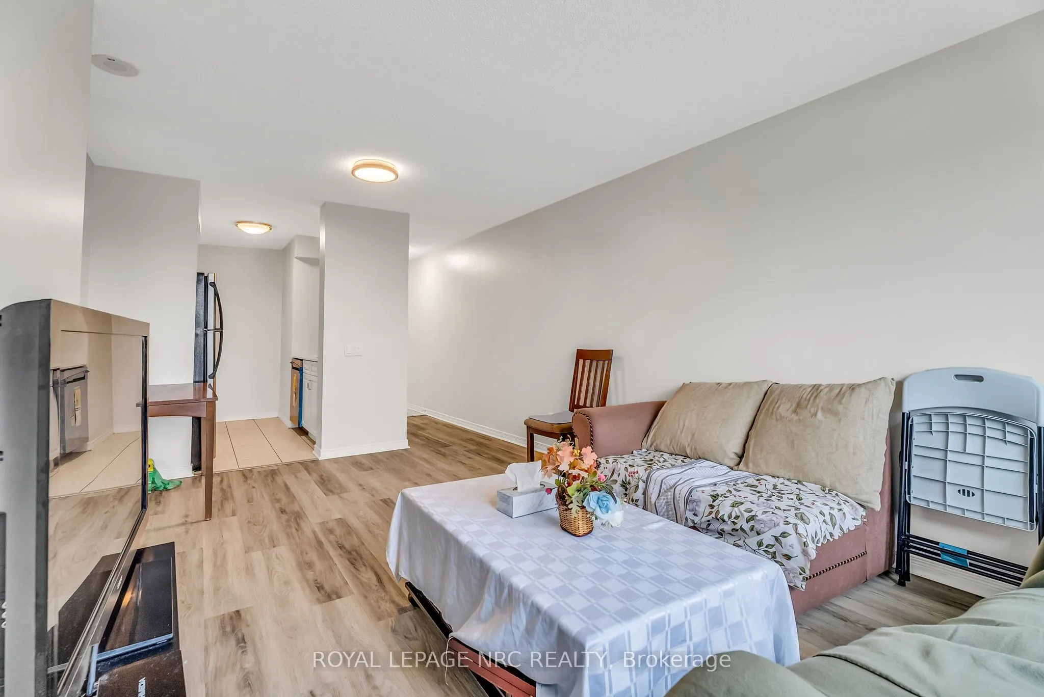 60 Heintzman Street, #933