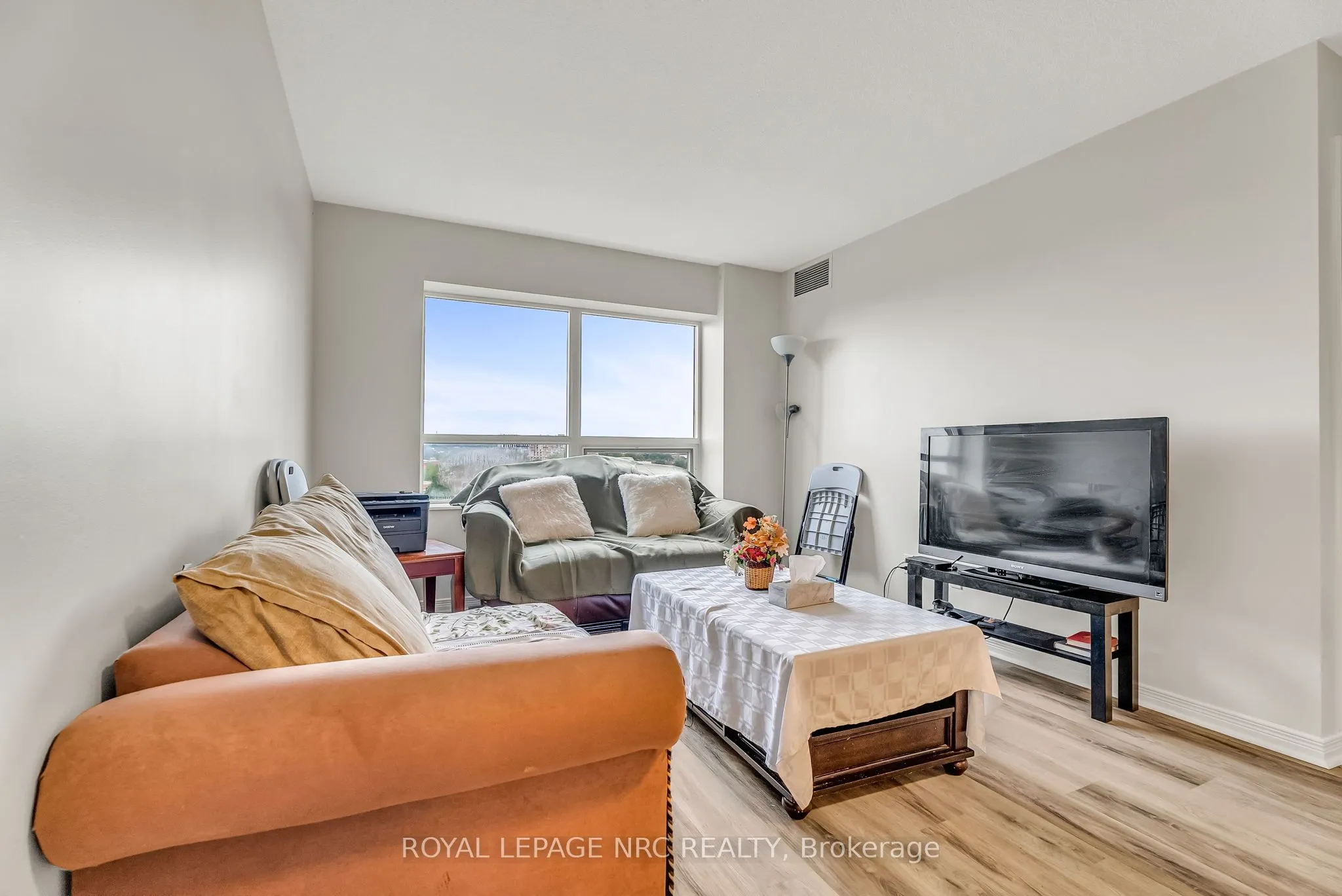 60 Heintzman Street, #933