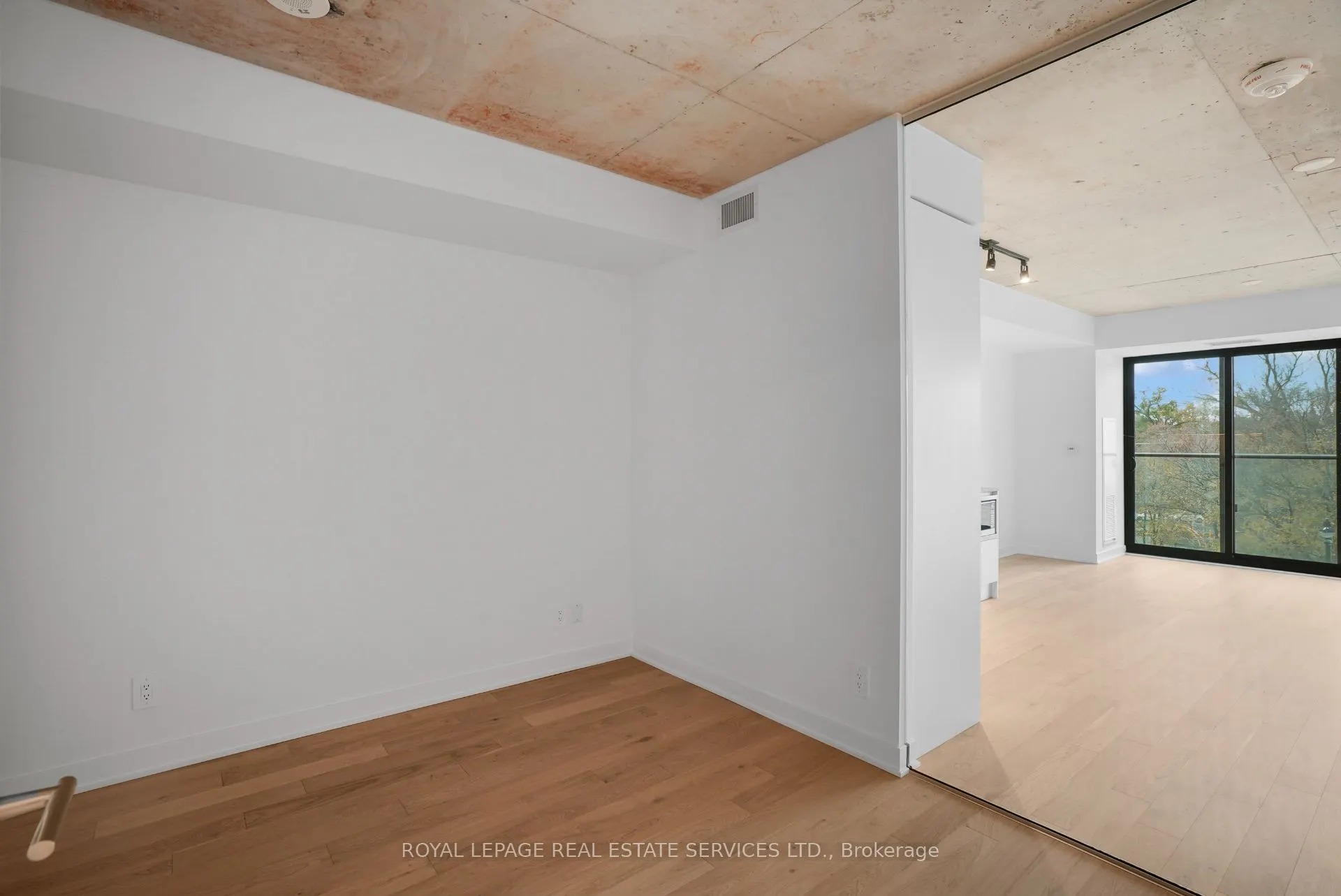 2720 Dundas Street W, #302