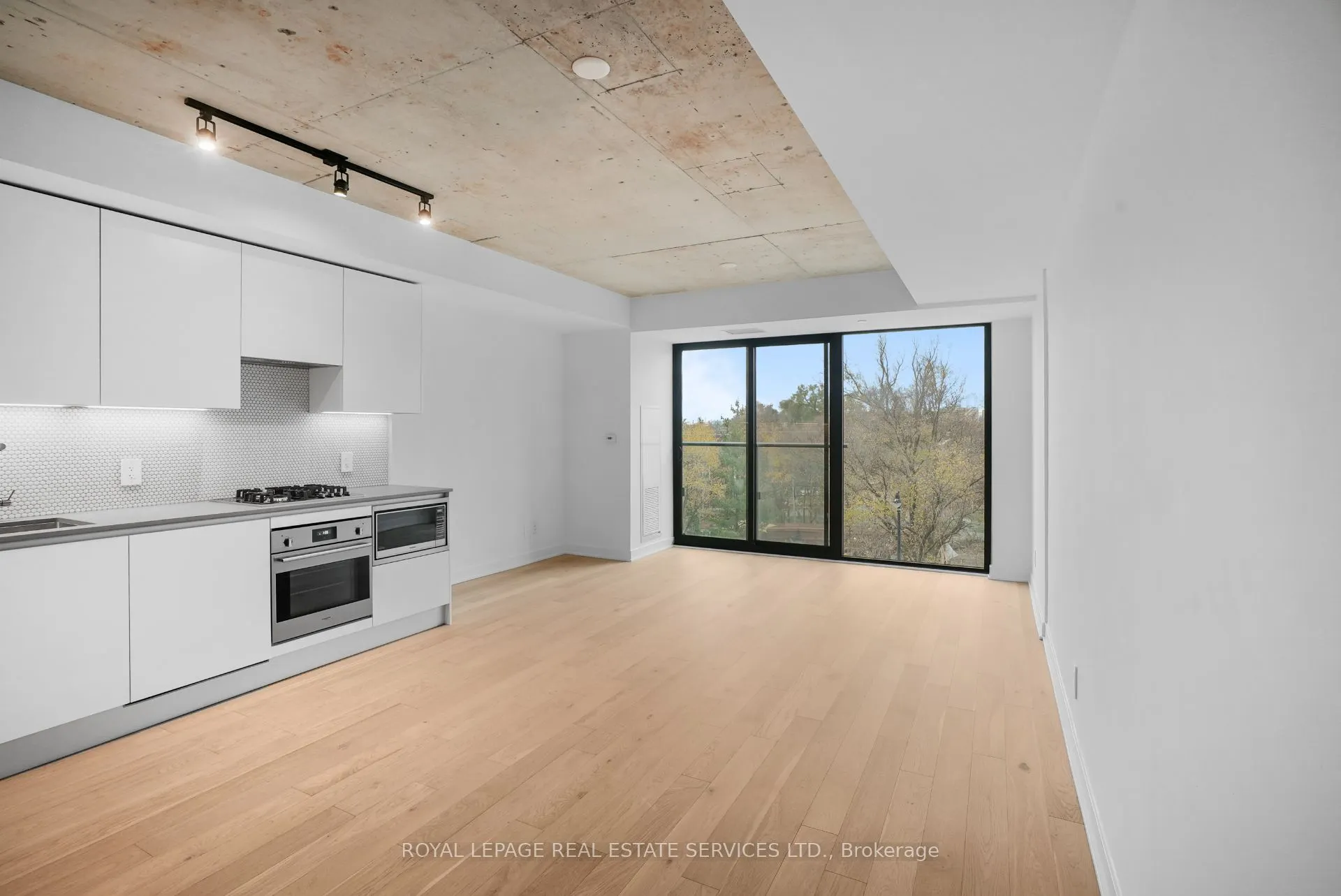 2720 Dundas Street W, #302