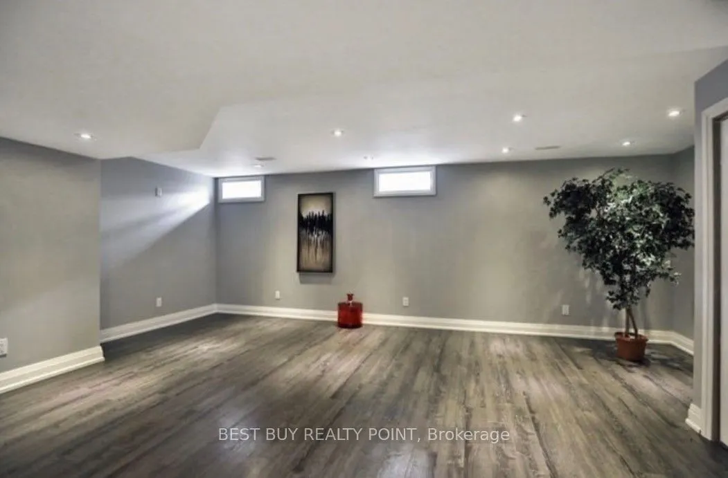 251 Mortimer Crescent