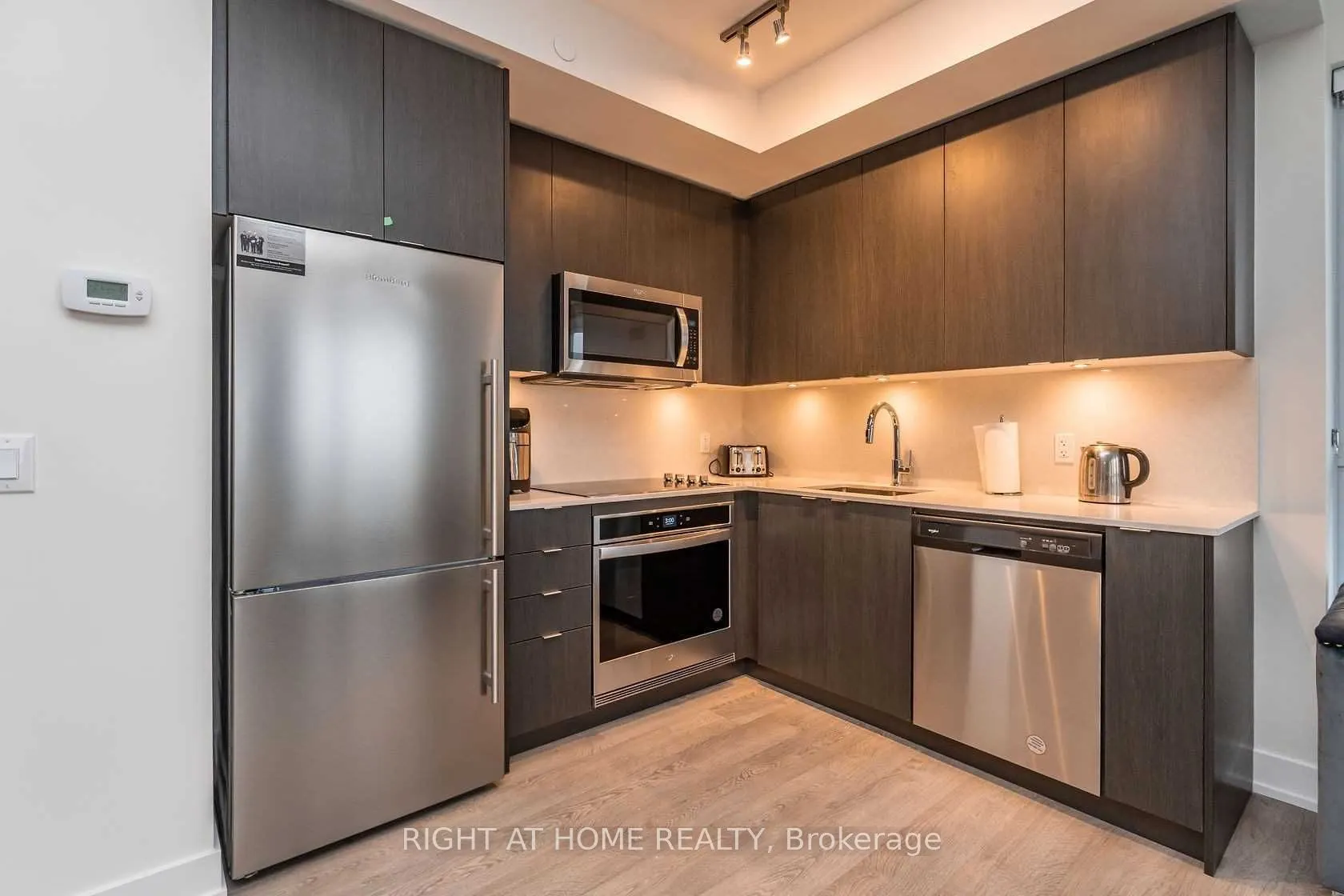 5 Mabelle Avenue, #3128