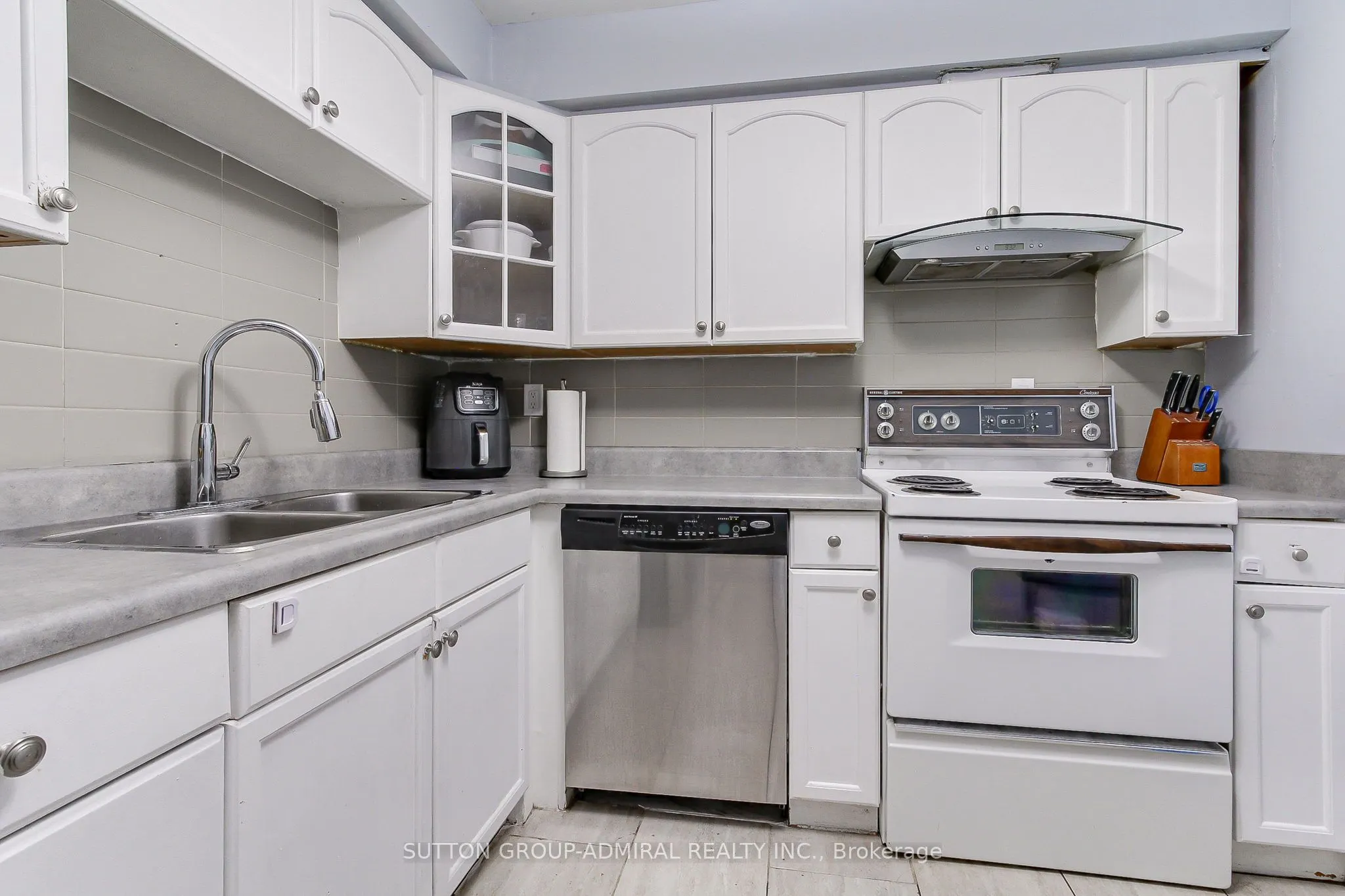 2470 Eglinton Avenue W, #1205