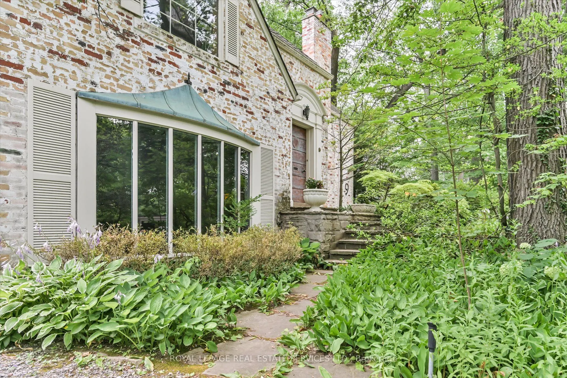 9 Edenbridge Drive