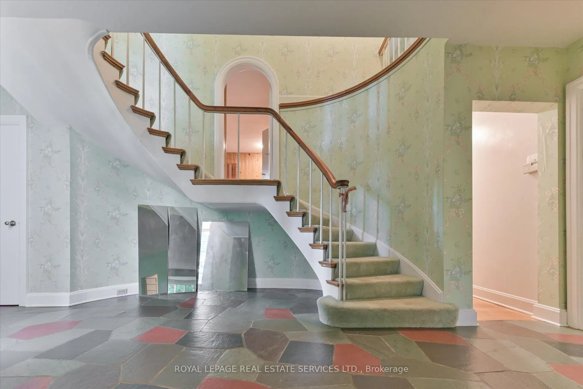 9 Edenbridge Drive