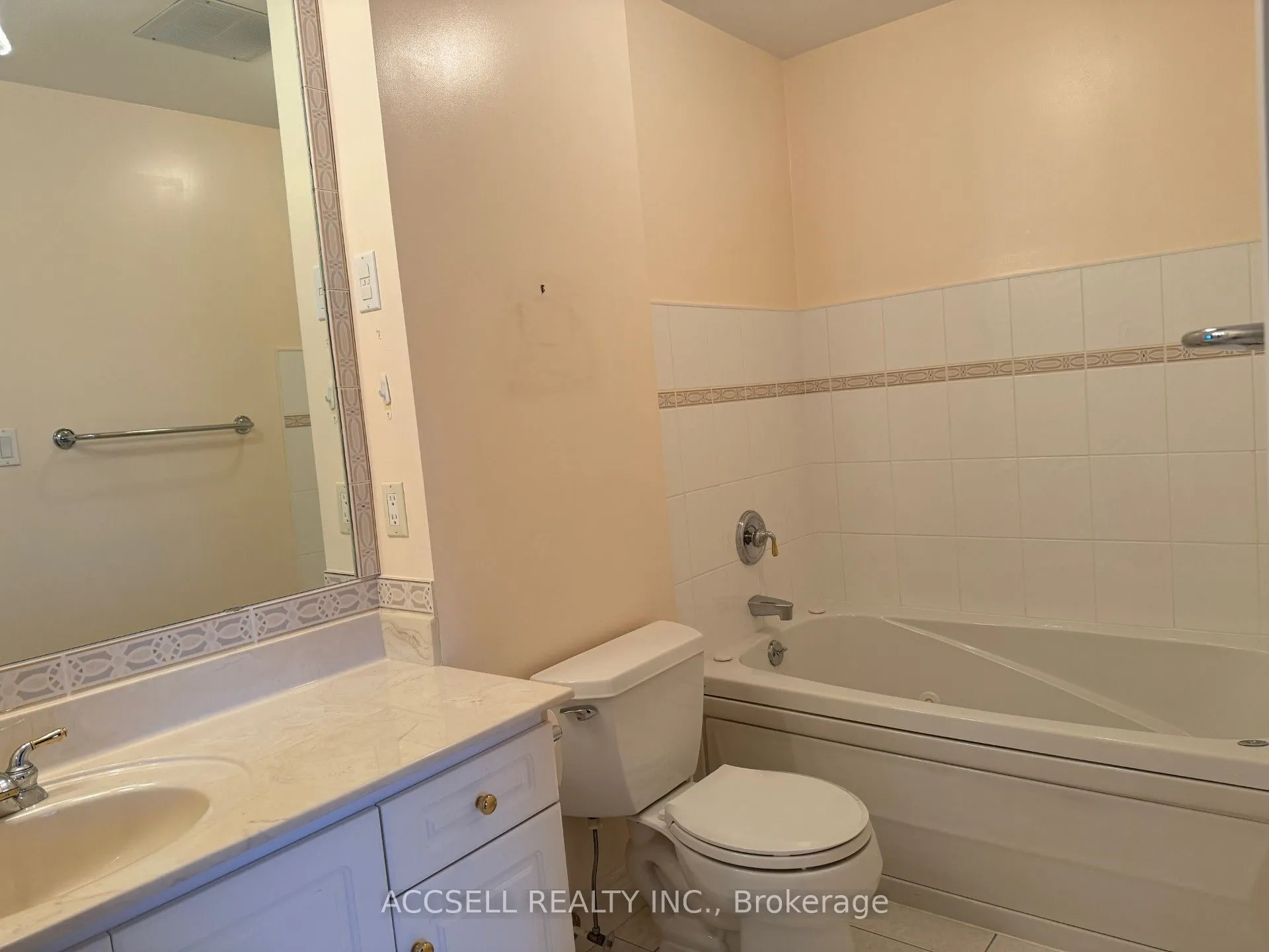30 Anglesey Boulevard, #304