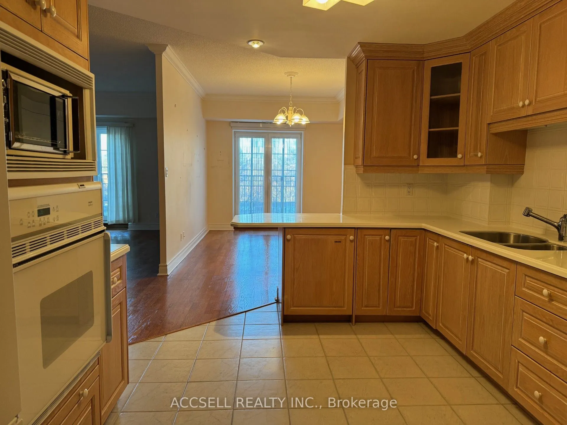 30 Anglesey Boulevard, #304