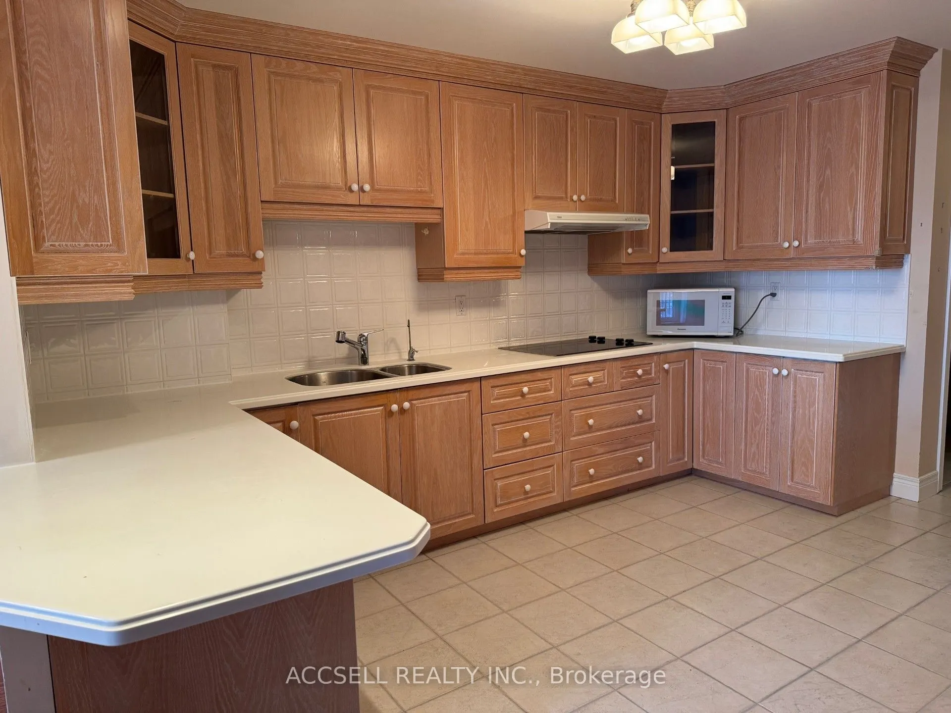 30 Anglesey Boulevard, #304