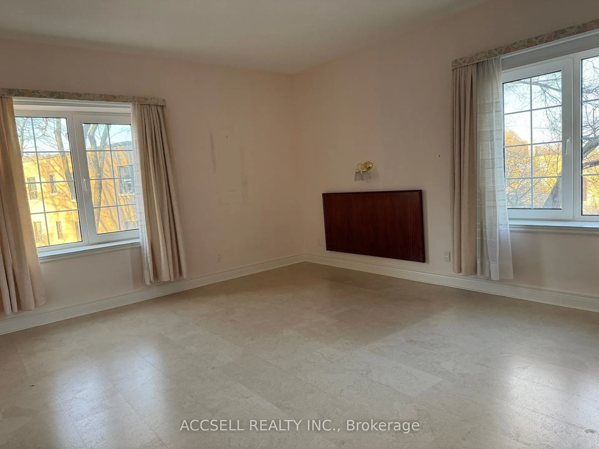 30 Anglesey Boulevard, #304