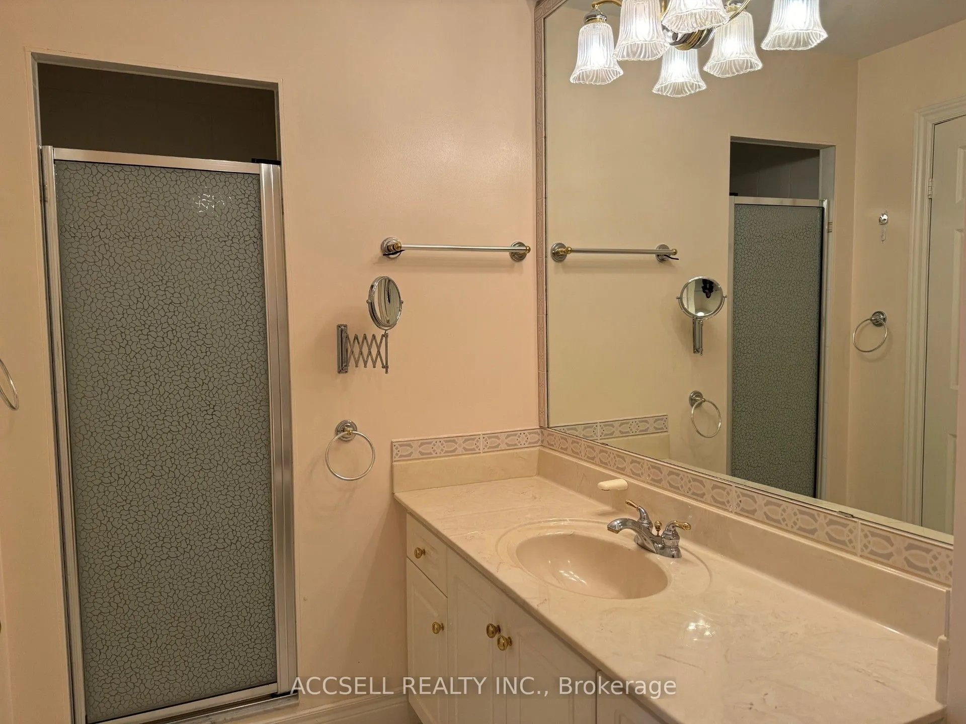 30 Anglesey Boulevard, #304