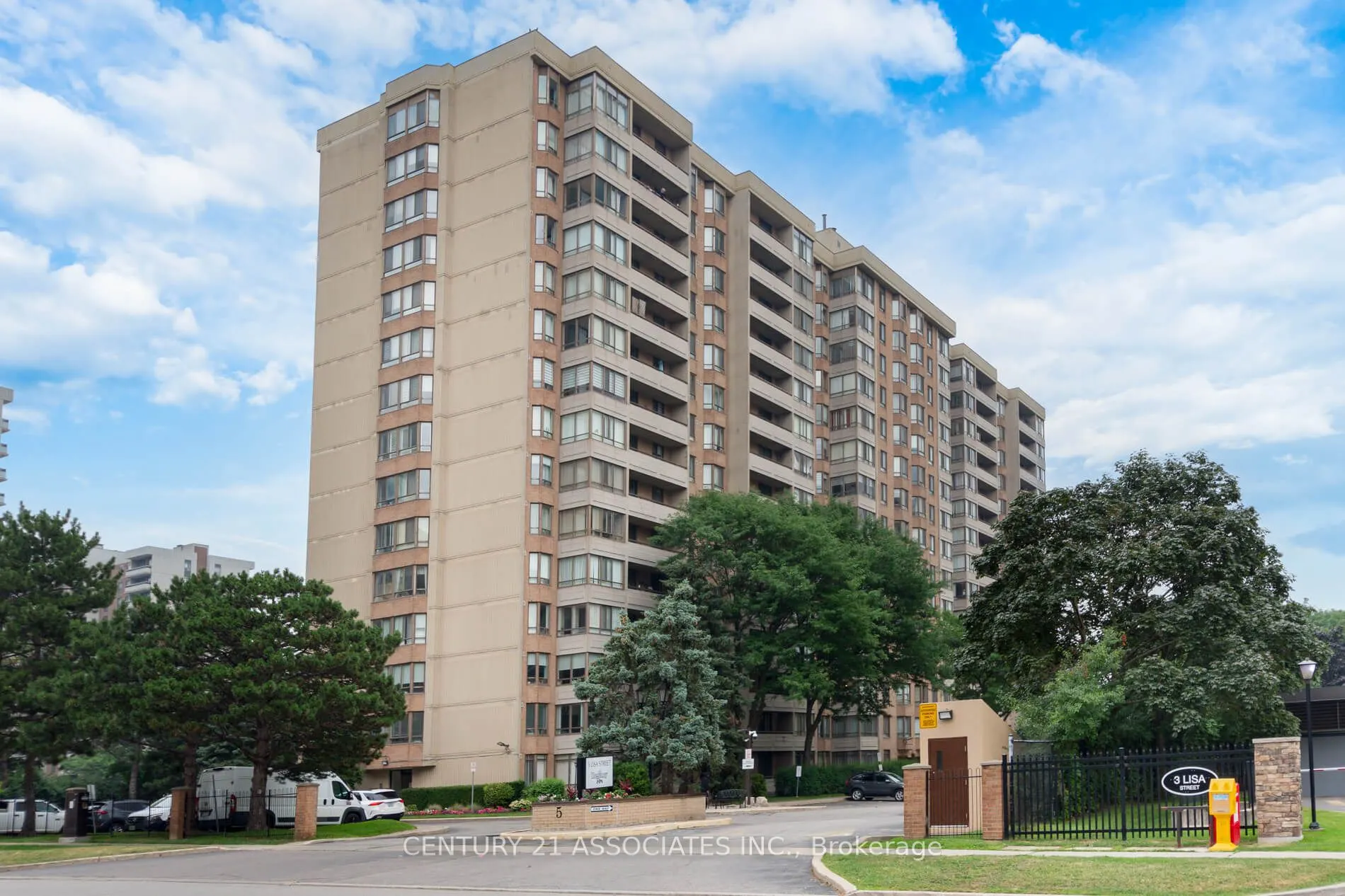 5 Lisa Street, #402