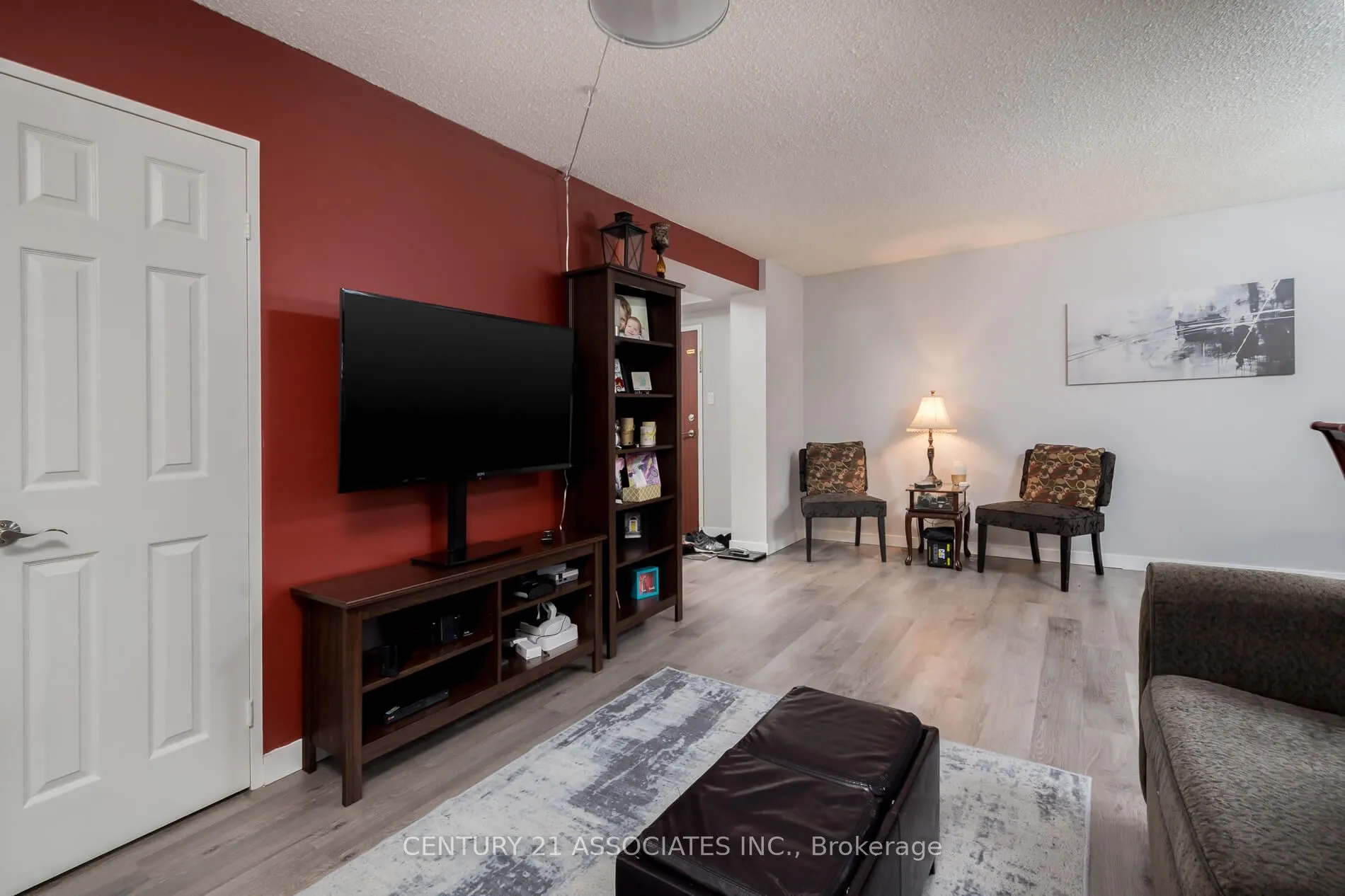 5 Lisa Street, #402