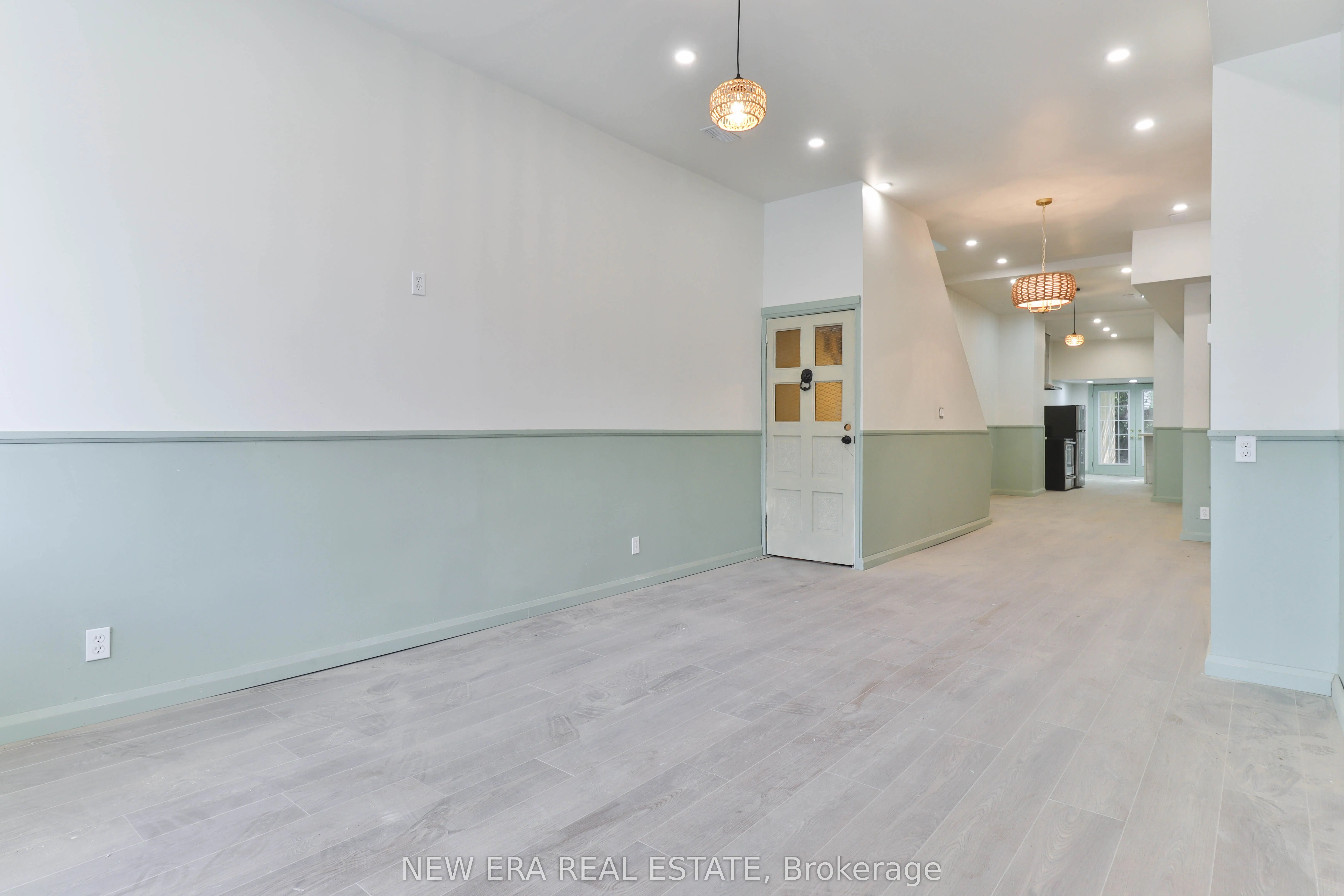 990 Dovercourt Road