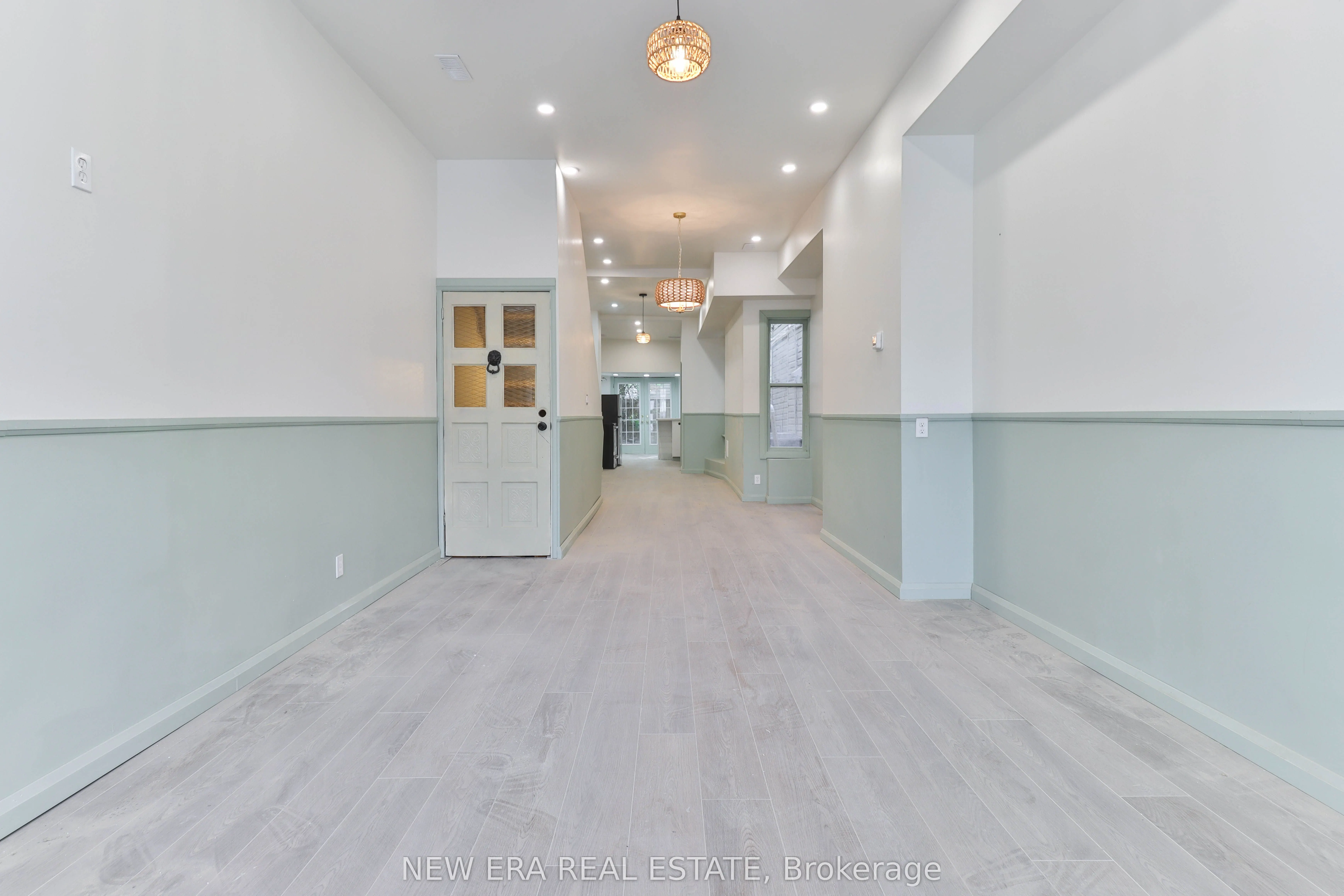 990 Dovercourt Road