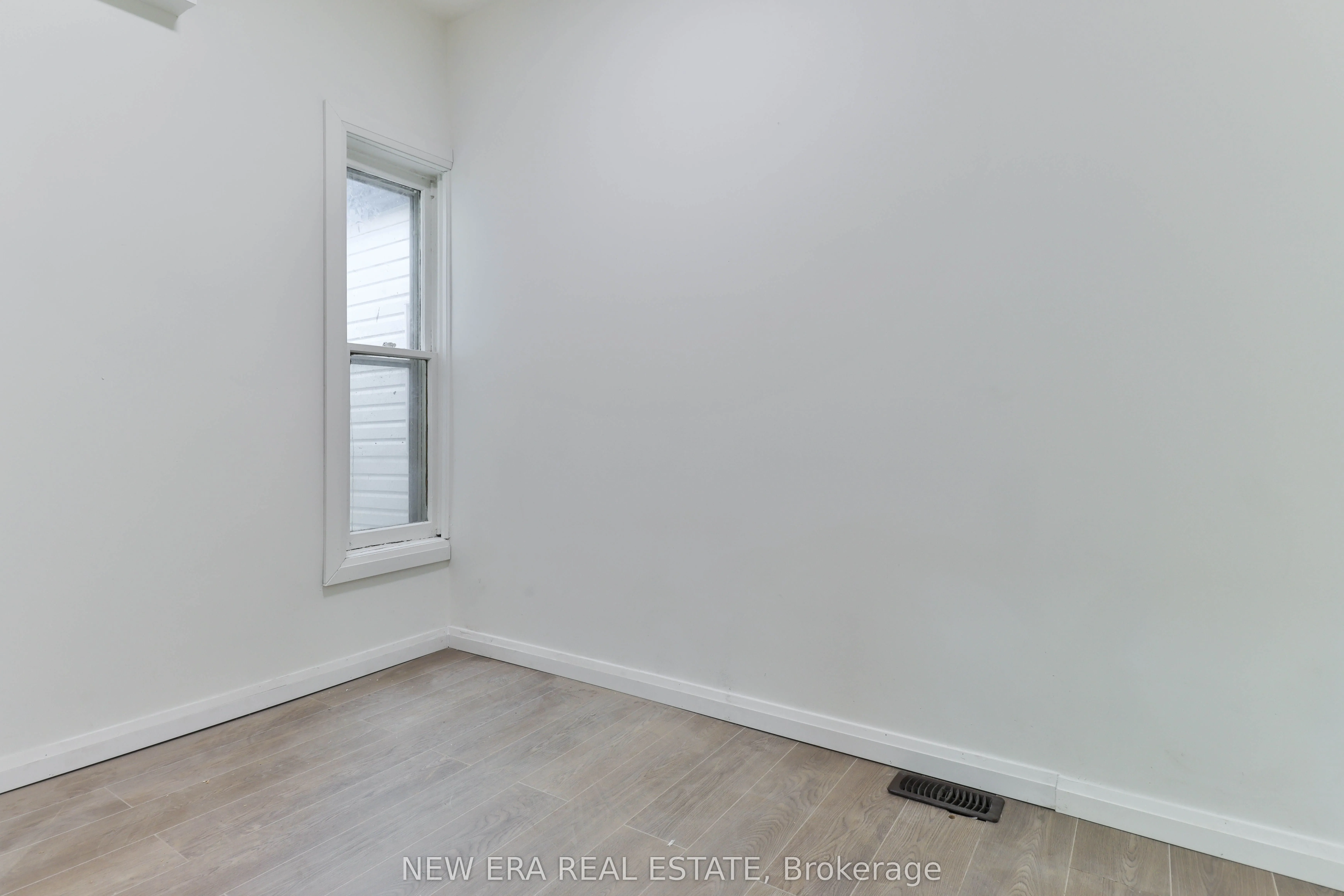 990 Dovercourt Road